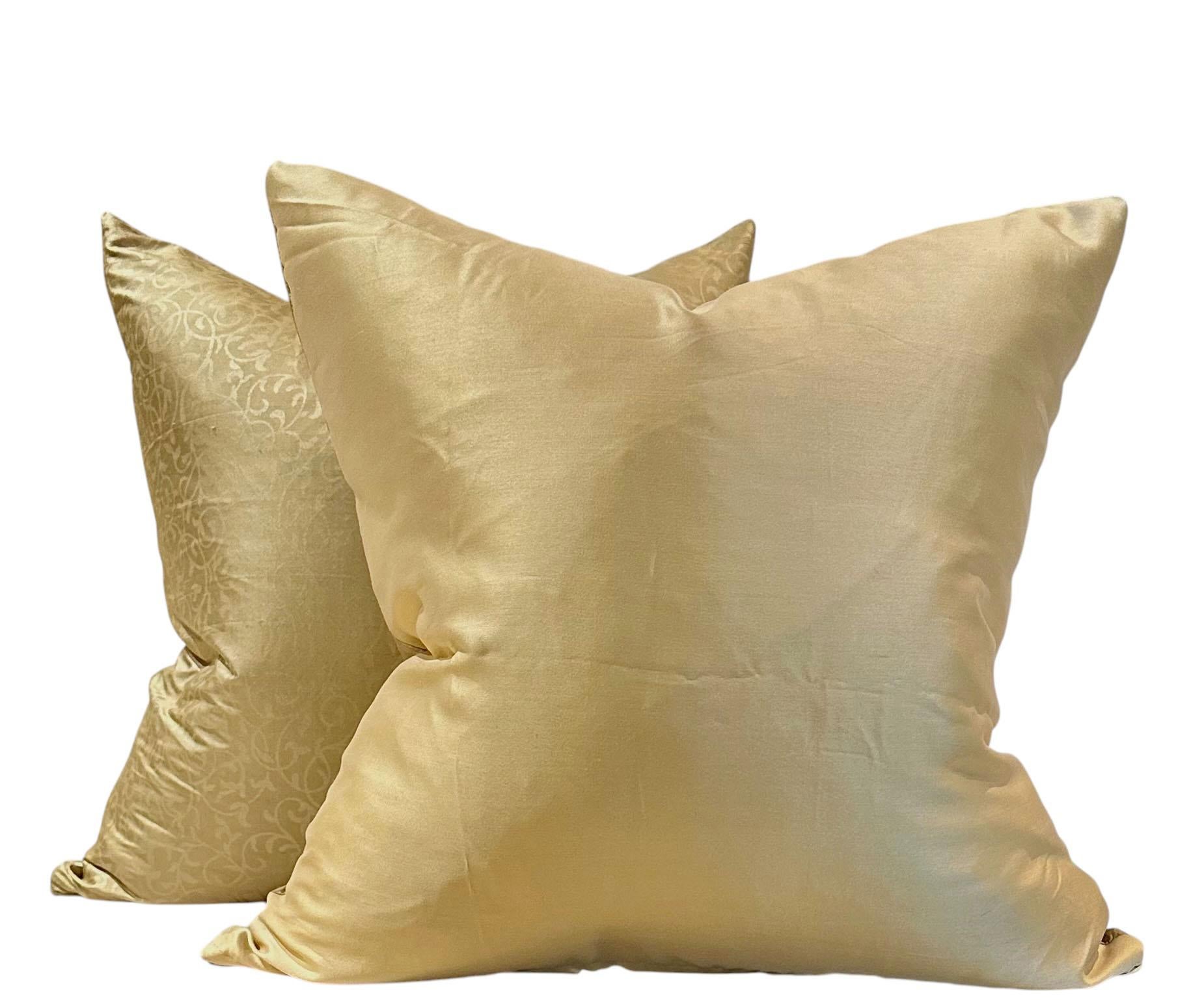 Fine XX secolo Cuscini italiani Fortuny oro in vendita