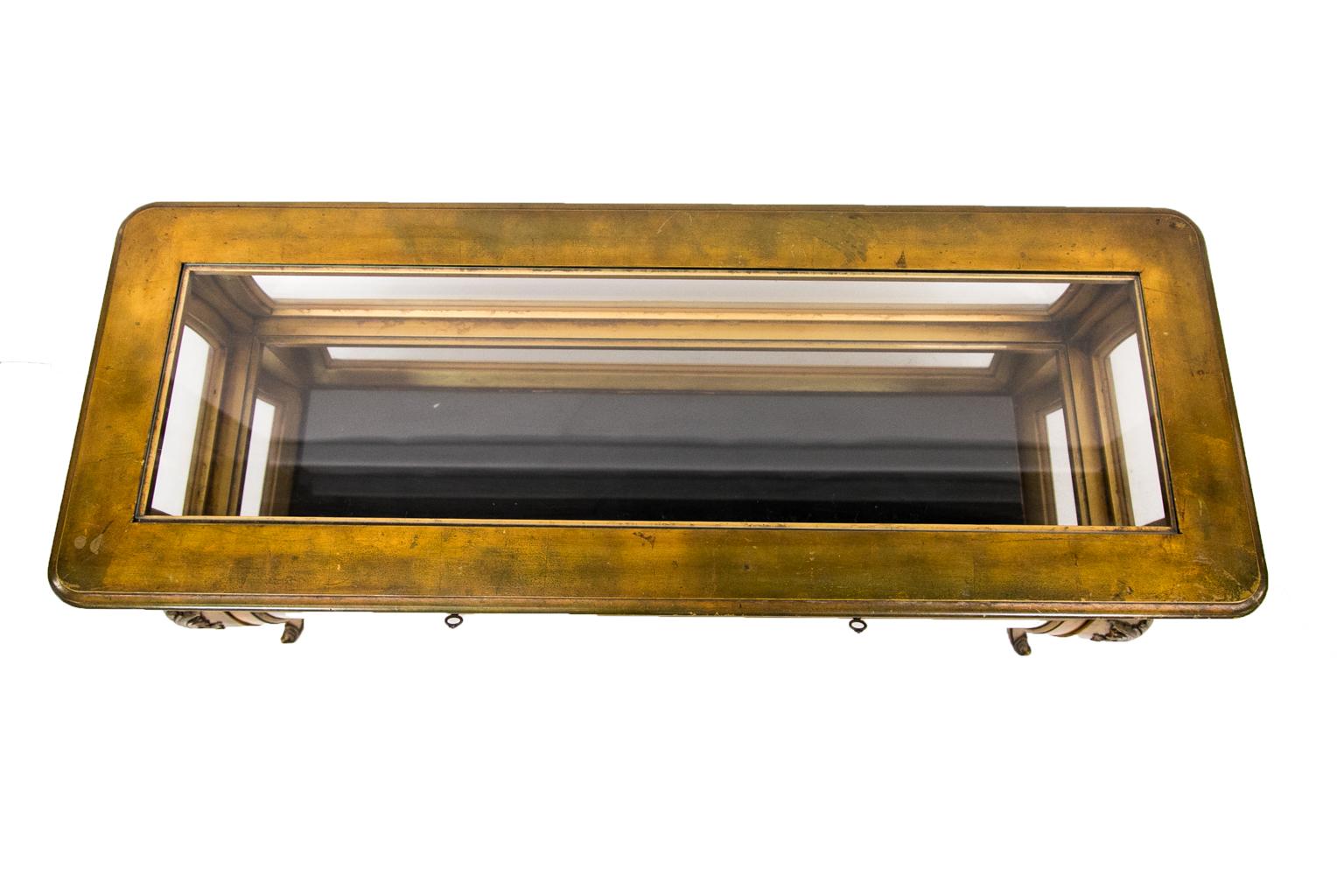 Gold Bombe-Vitrine, vierseitige Vitrine (Englisch)