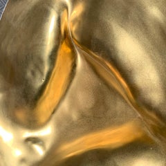 Ciotola in porcellana a forma libera con foglia d'oro 18 carati, Italia, contemporaneo