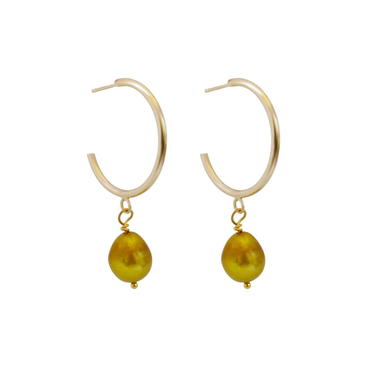 Gold freshwater pearl hoop earrings by Ifemi Jewels In New Condition For Sale In London, GB