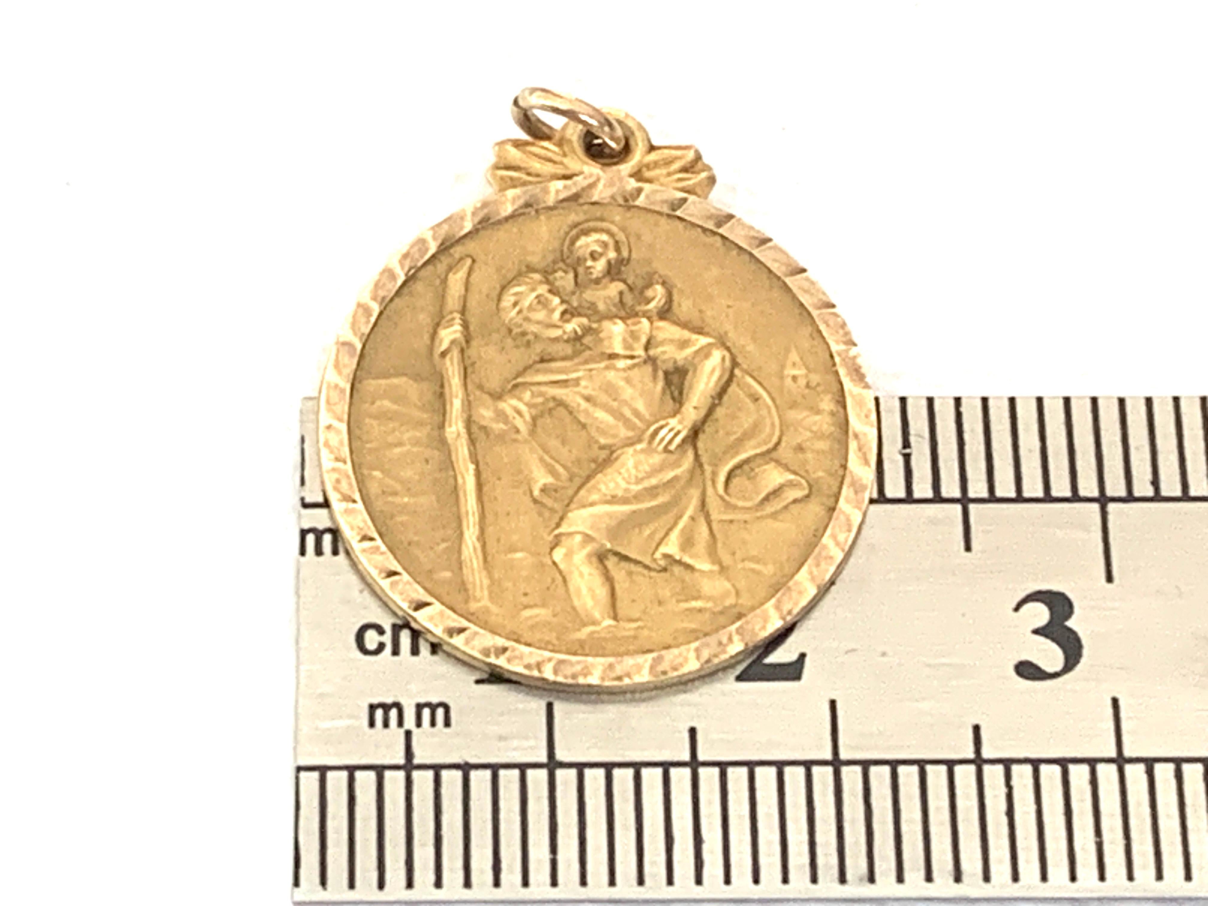 Ciondolo di San Cristoforo in oro con marchio britannico del 1973 in vendita 2