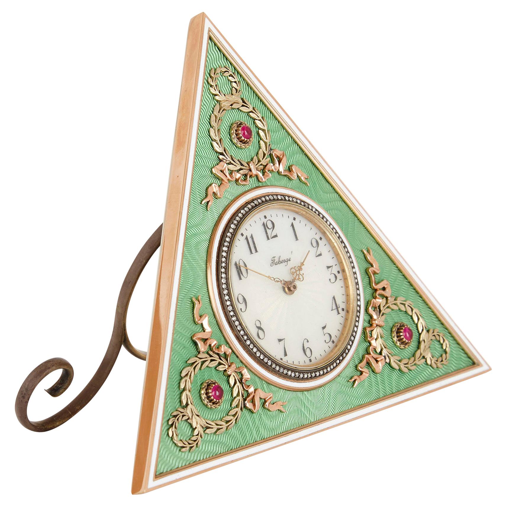 Horloge de table en or:: pierres précieuses et émail à la manière de Fabergé
