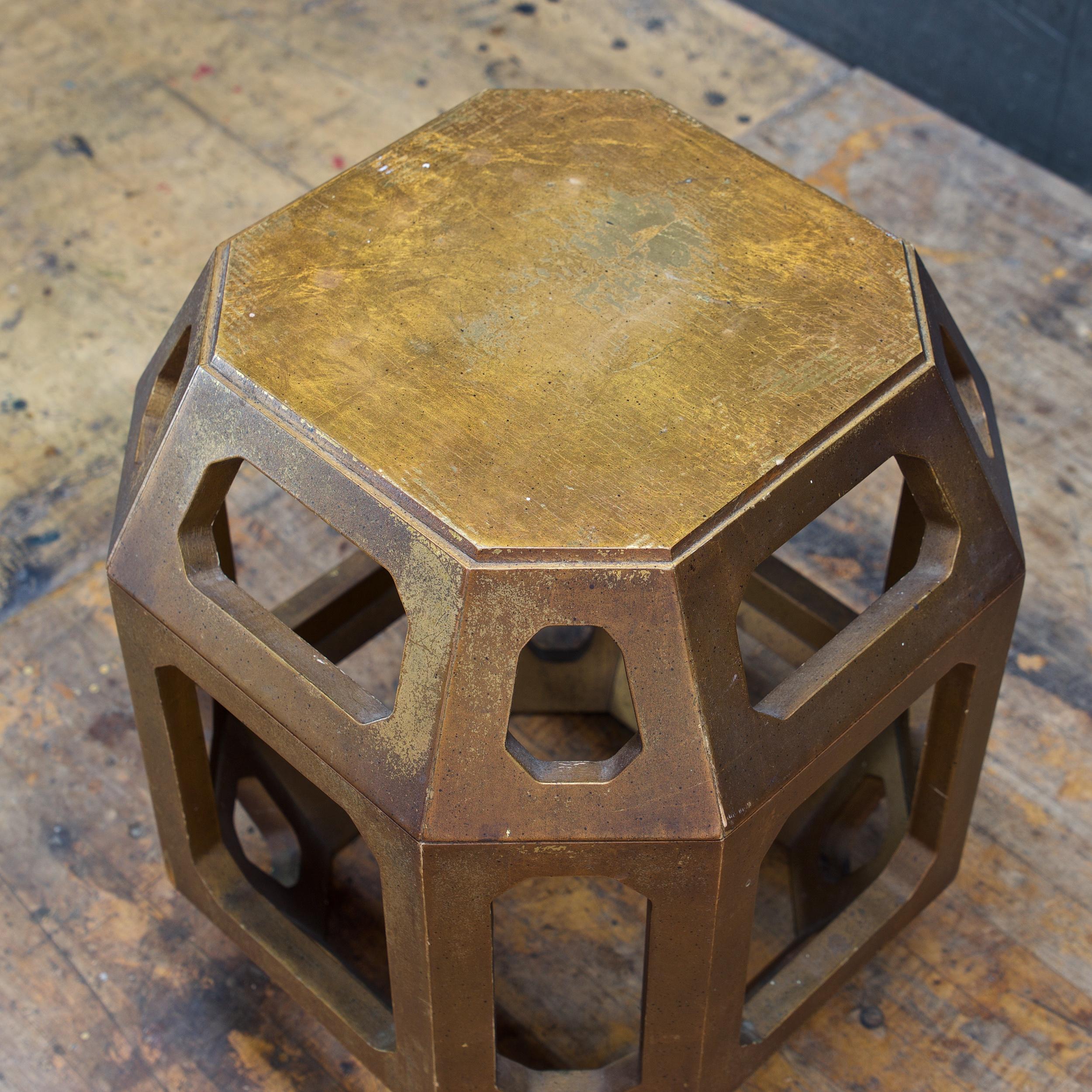 Gold Geometric Egg Barrel Drum Table Pedestal Brown Bohemian Rustic Cabinmodern In Fair Condition In Hyattsville, MD