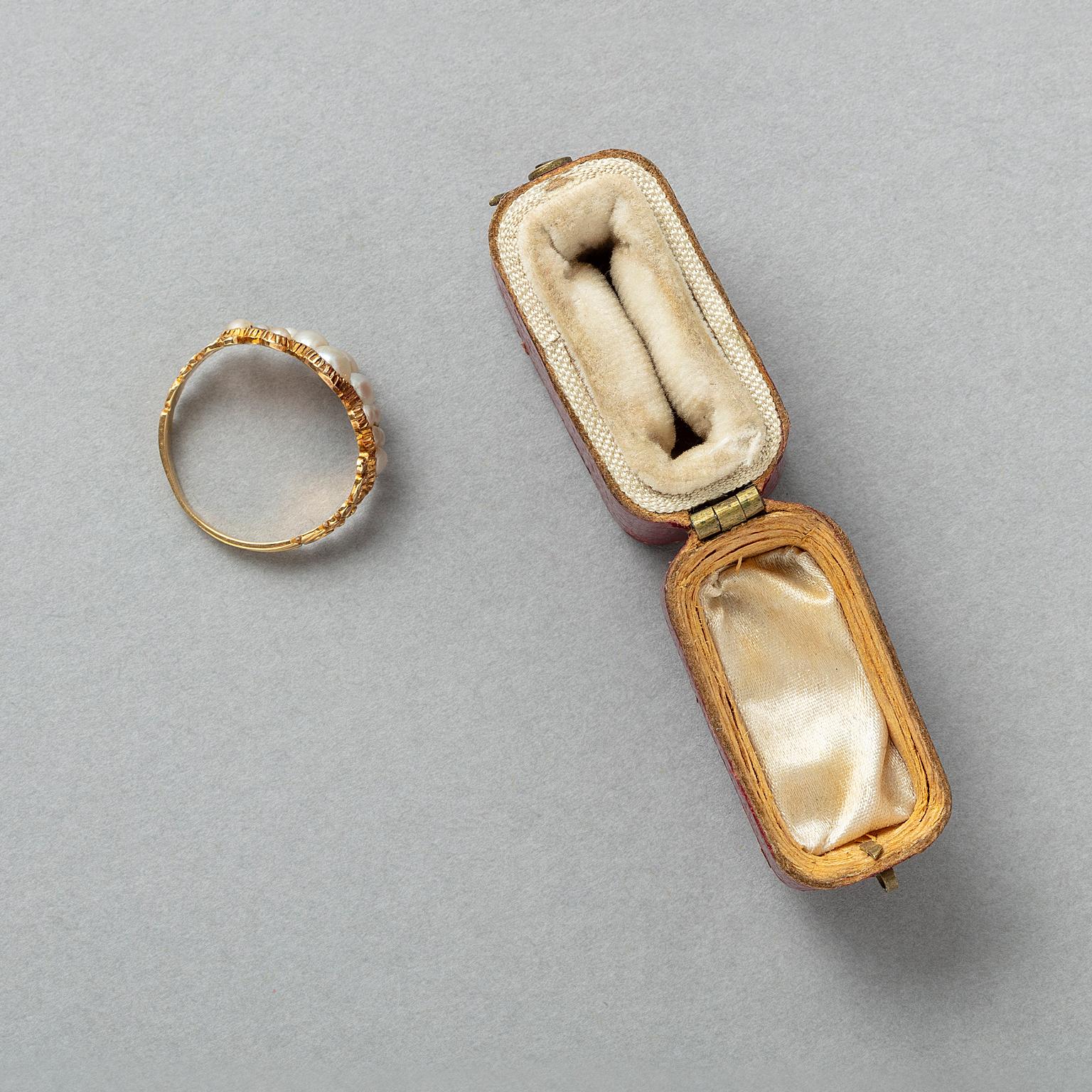 gold Georgian ring with pearls In Good Condition For Sale In Amsterdam, NL