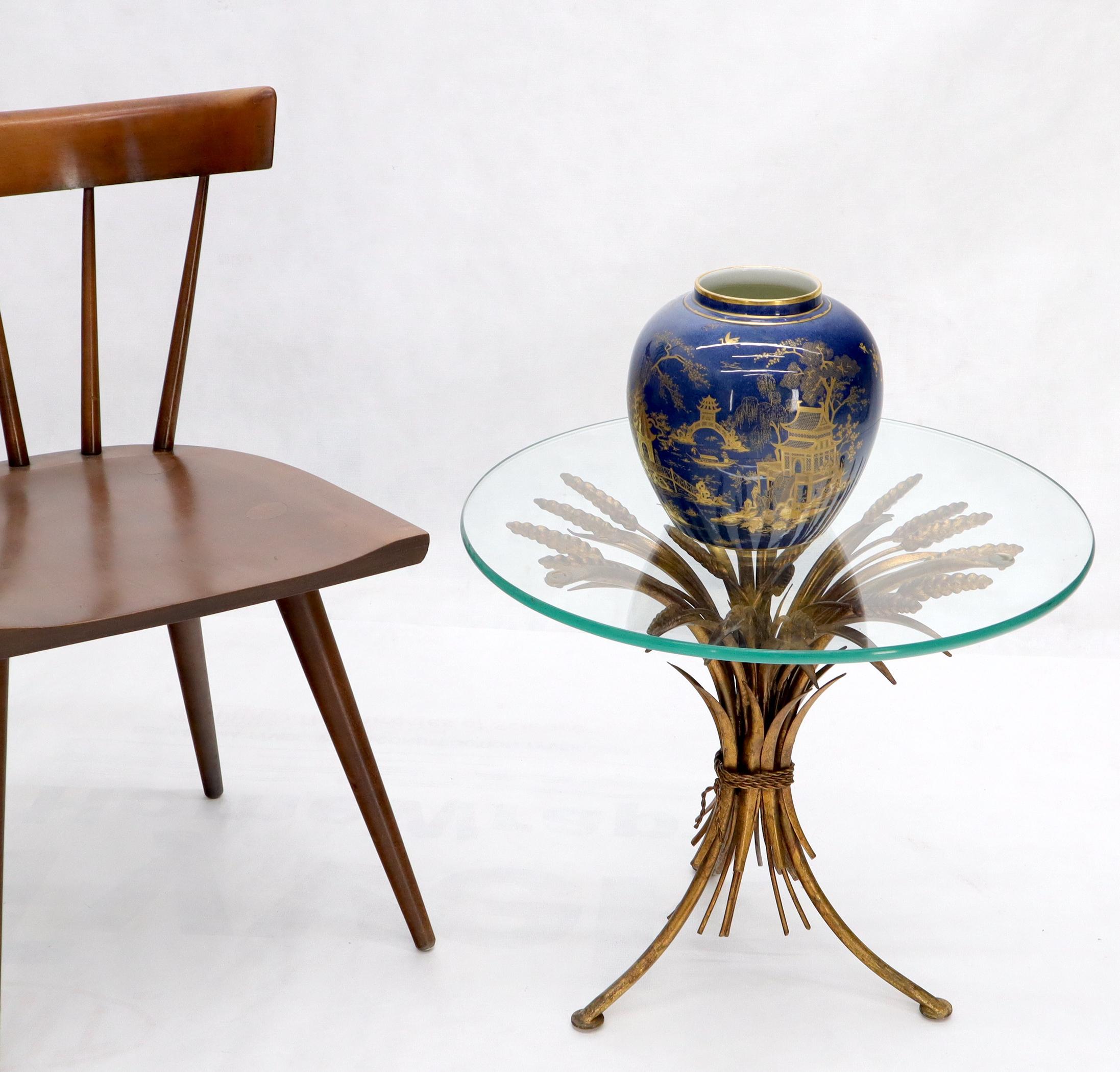 Gold Gild Metal Wheat Sheaf Round Glass Top Side Occasional Table Stand In Good Condition For Sale In Rockaway, NJ