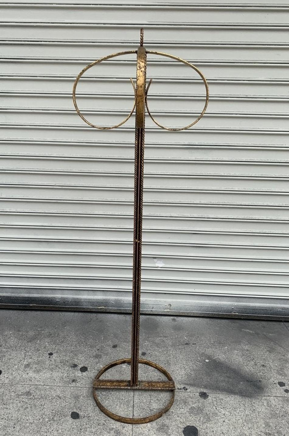 Beautiful wrought iron stand fully gilded in gold, the piece is substantial and size and a delicate in appearance, the combination of flat and twisted metal works very well and the gold leaf is the acing on the cake.
The piece is more likely