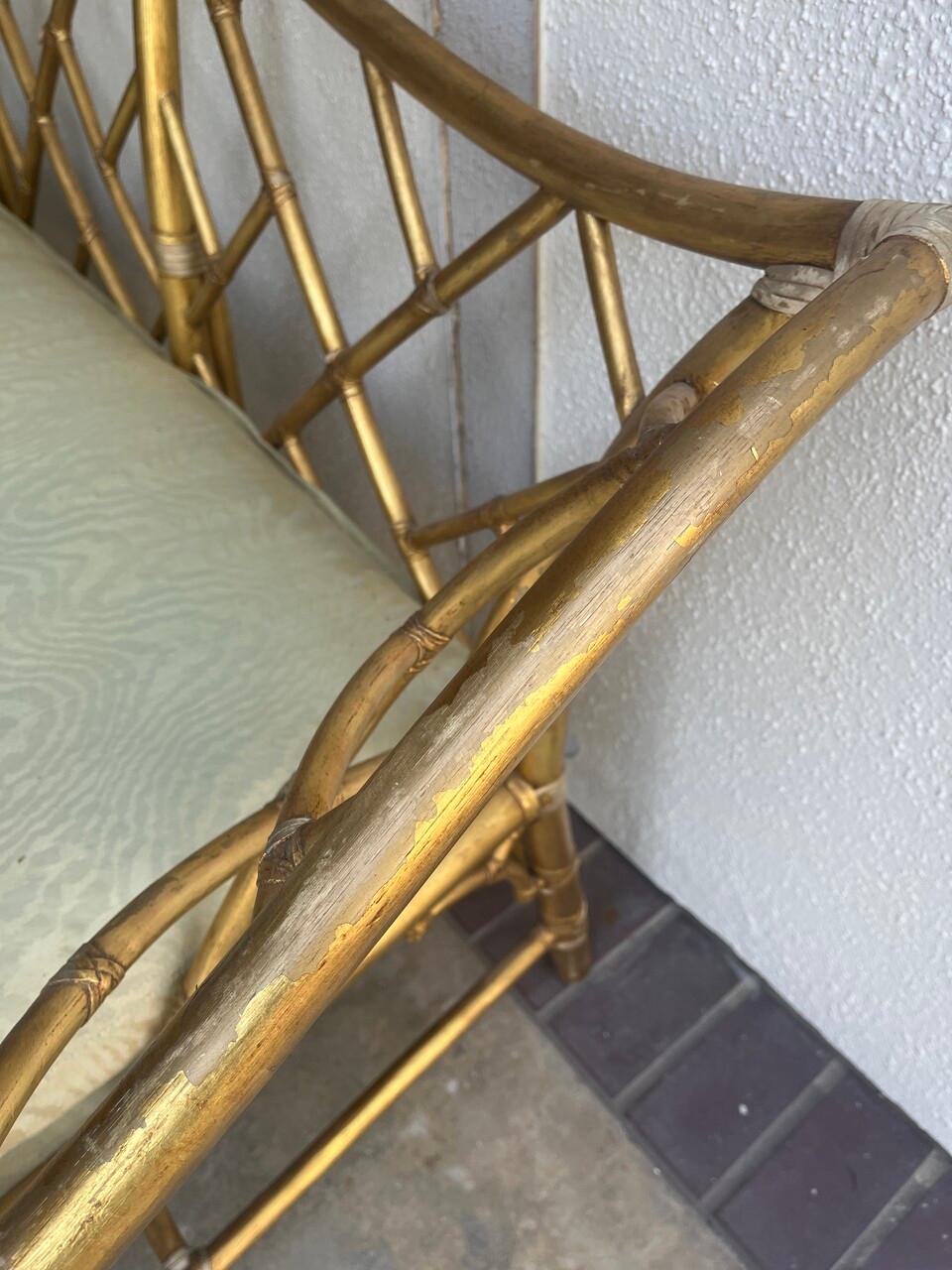 Gold vergoldetes Bambussofa (2 verfügbar) (Polster) im Angebot