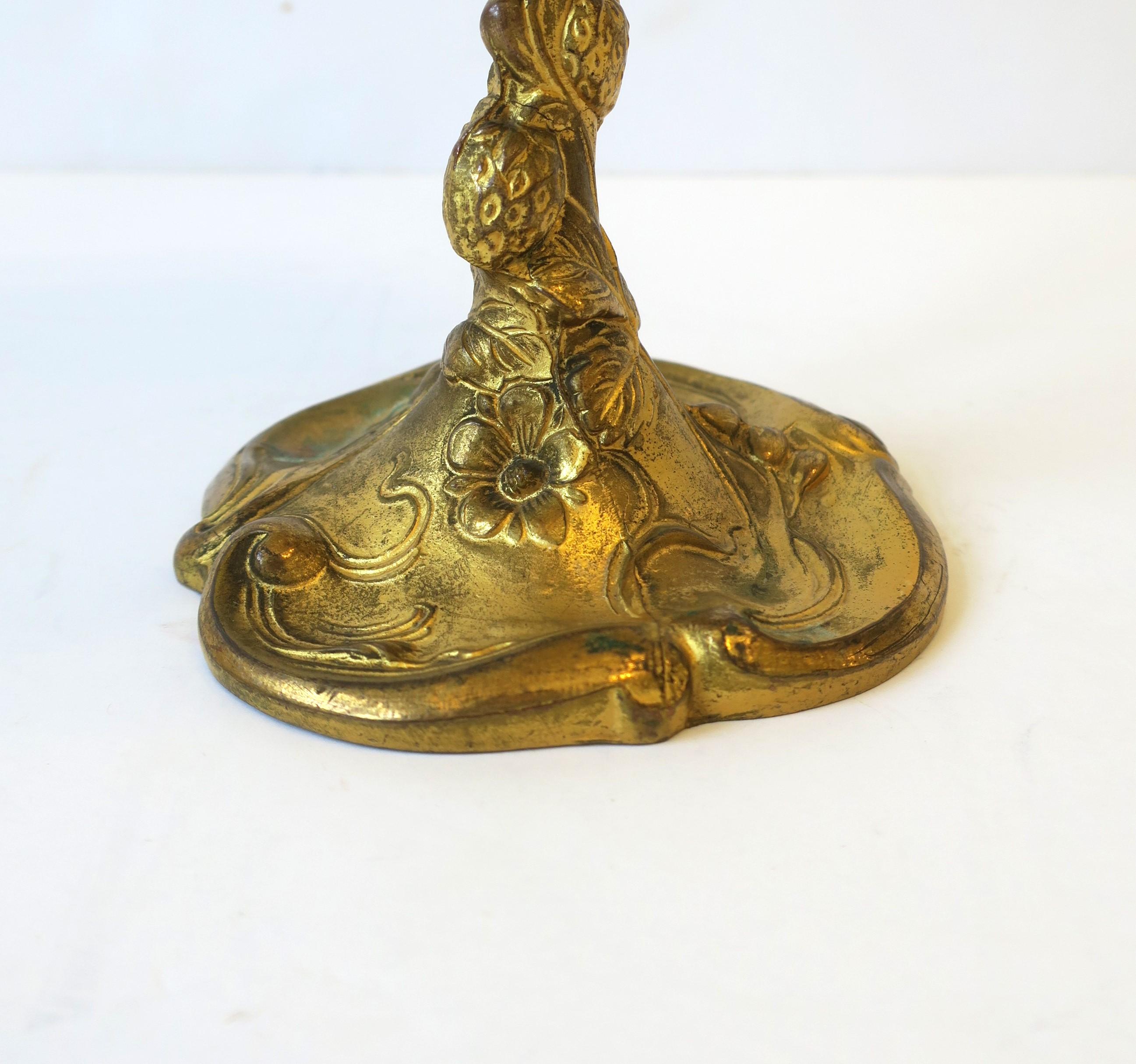 Compotier Tazza en bronze doré de style Art nouveau en vente 3
