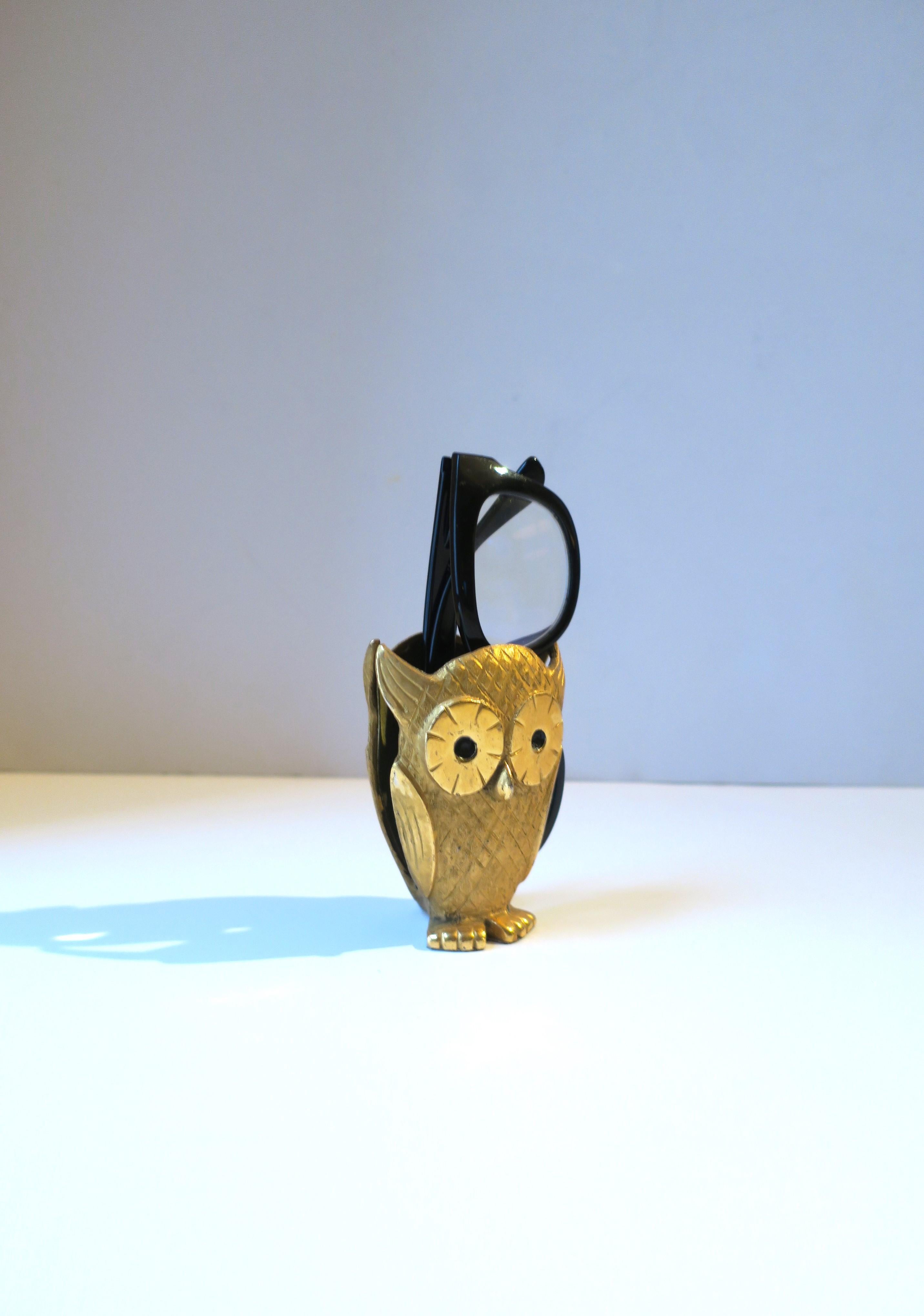 Gold Gilt Bronze Owl Bird Eyeglass Holder, circa 1960s In Good Condition For Sale In New York, NY