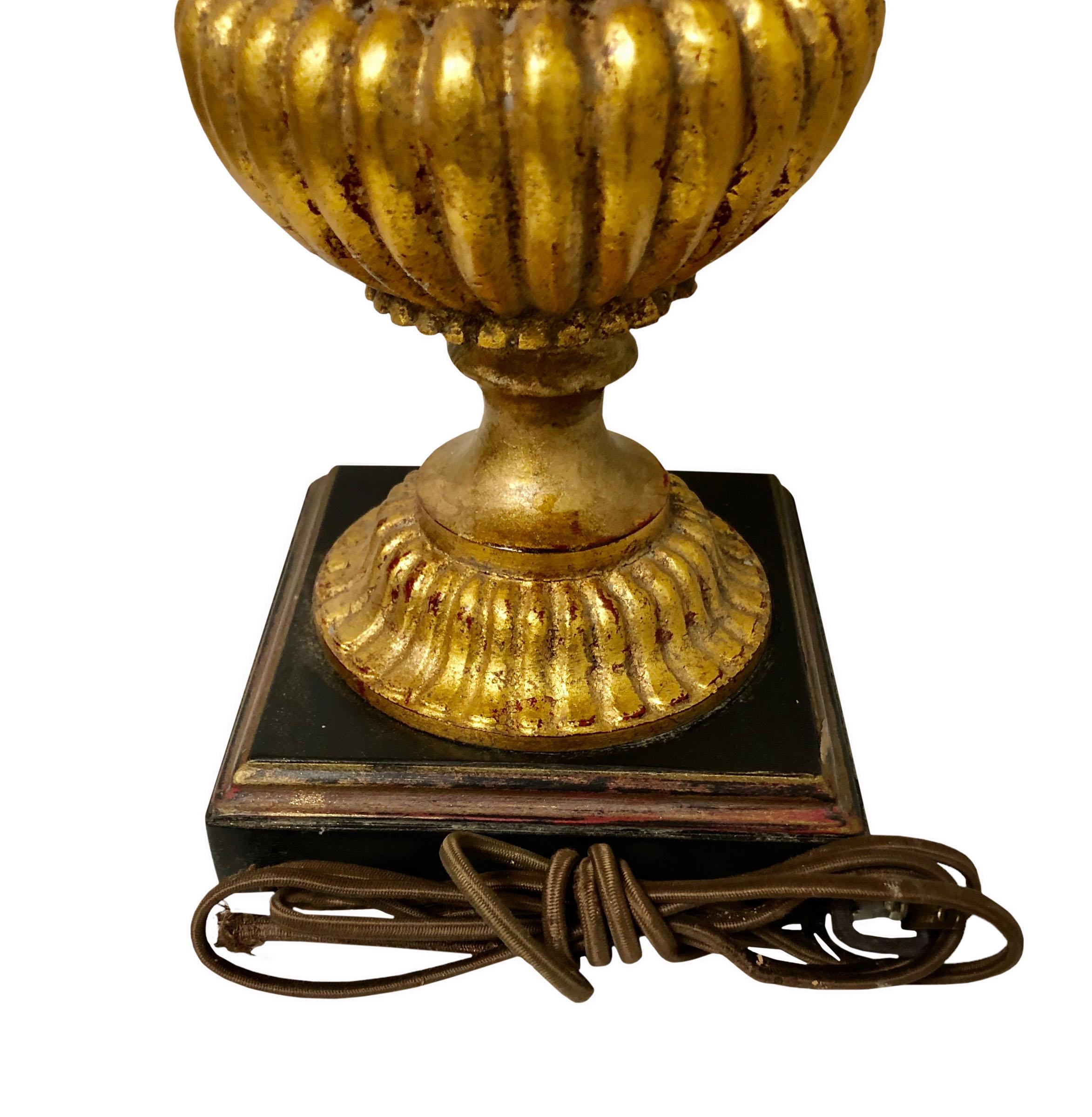 Vergoldete Lampe im Empire-Stil im Zustand „Gut“ im Angebot in Tampa, FL