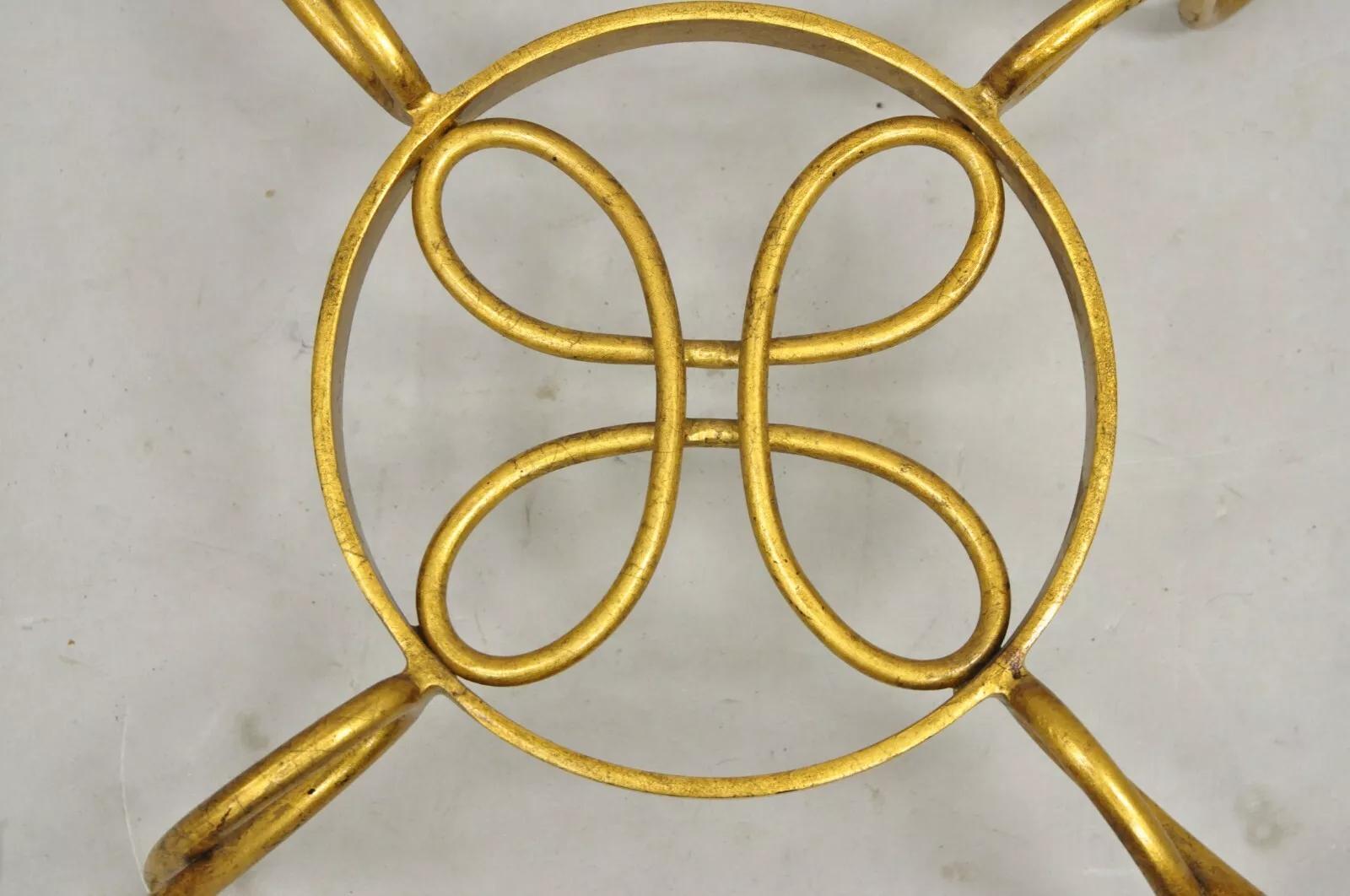 Mesa auxiliar redonda de hierro dorado y cristal estilo René Drouet en Bueno estado para la venta en Philadelphia, PA