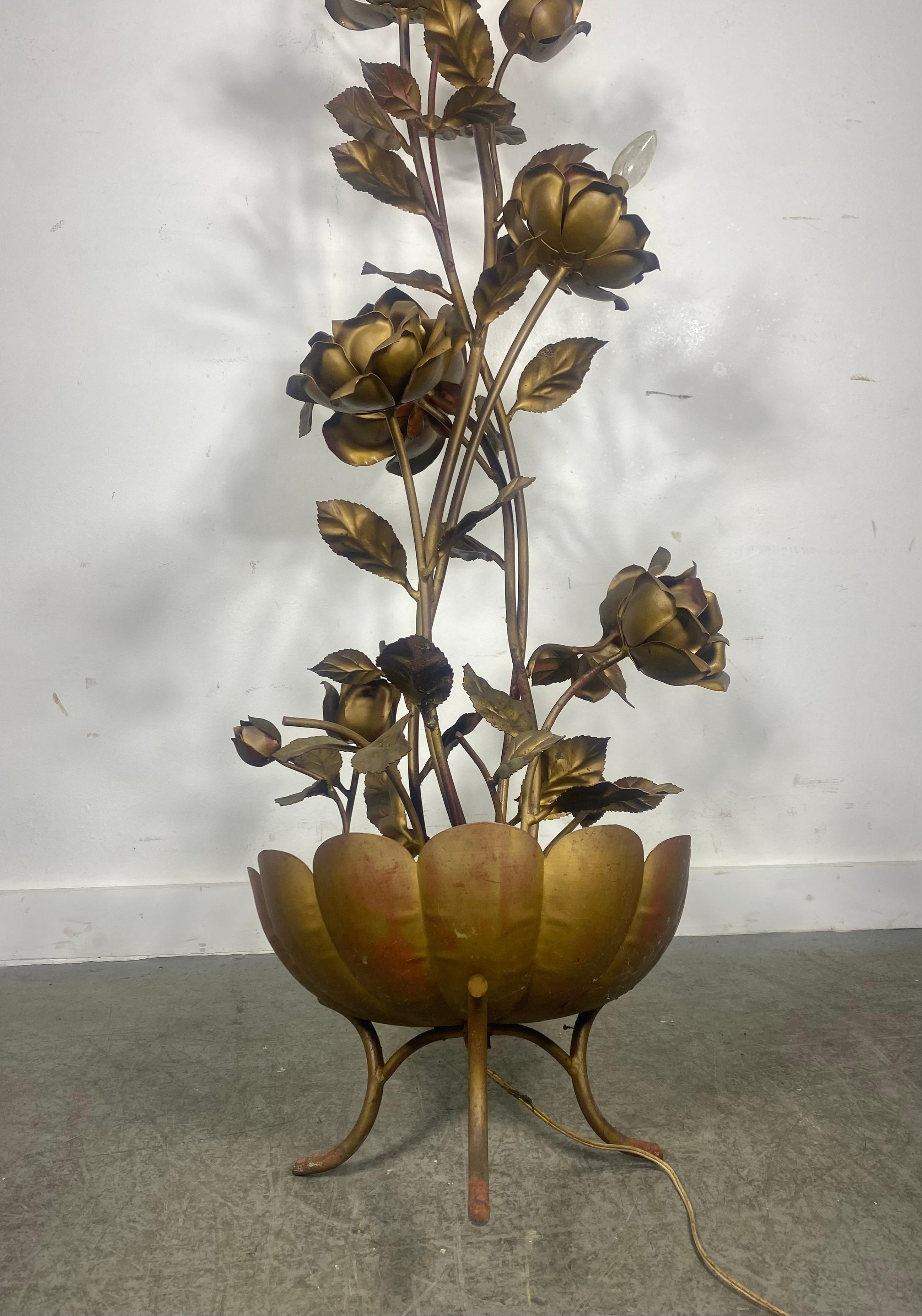 Gold Gilt Italian Regency Flower Floor Lamp / Sculpture by Banci Firenze In Good Condition For Sale In Buffalo, NY