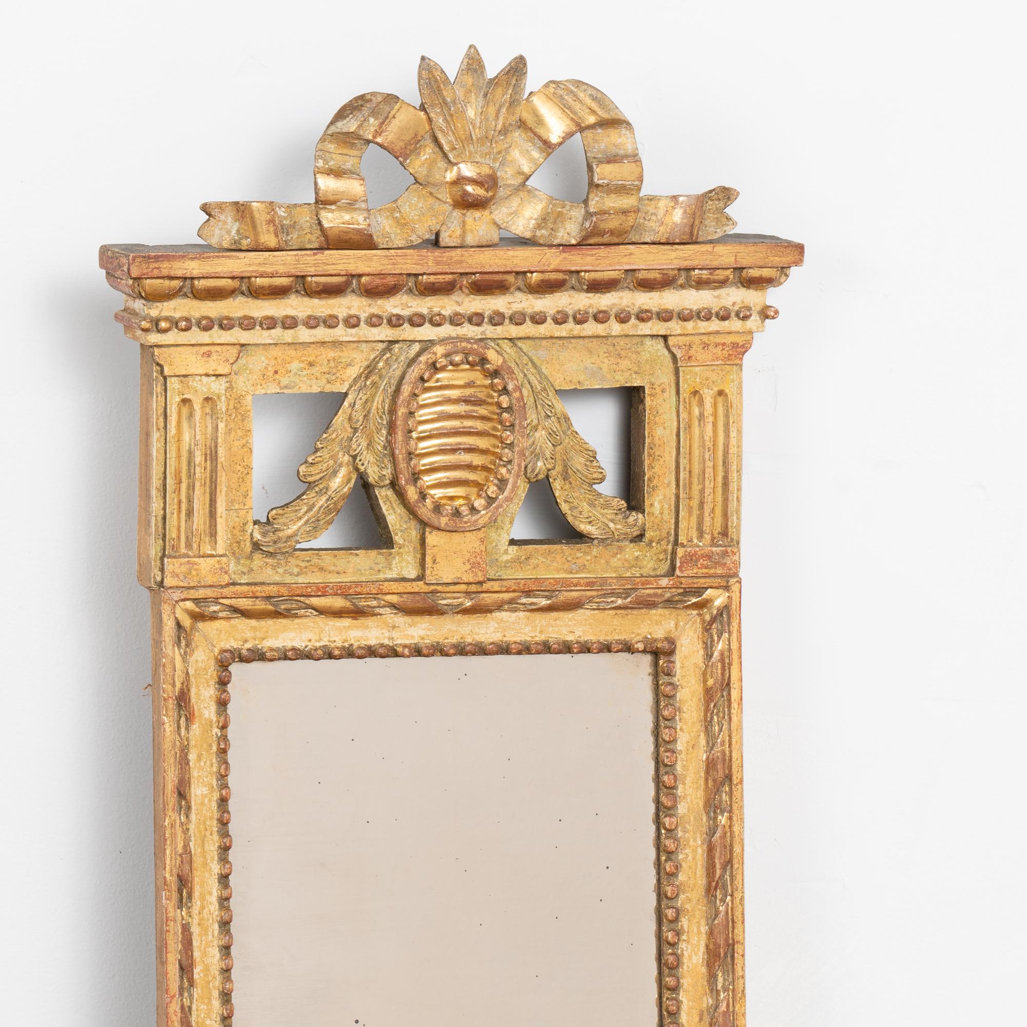 Suédois Miroir Trumeau suédois étroit, doré, vers 1790-1820 en vente