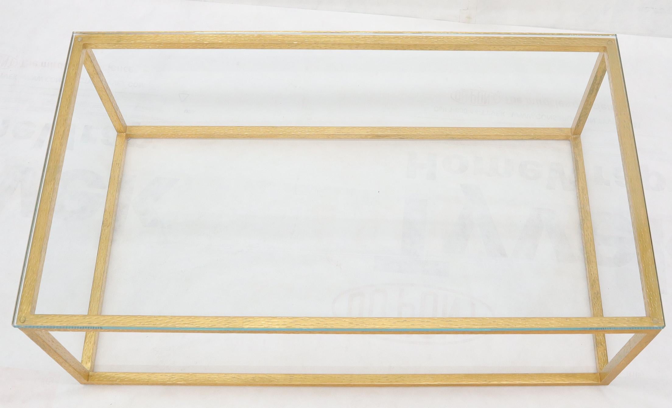 Inconnu Table basse à cadre rectangulaire doré et doré avec plateau en verre épais en vente