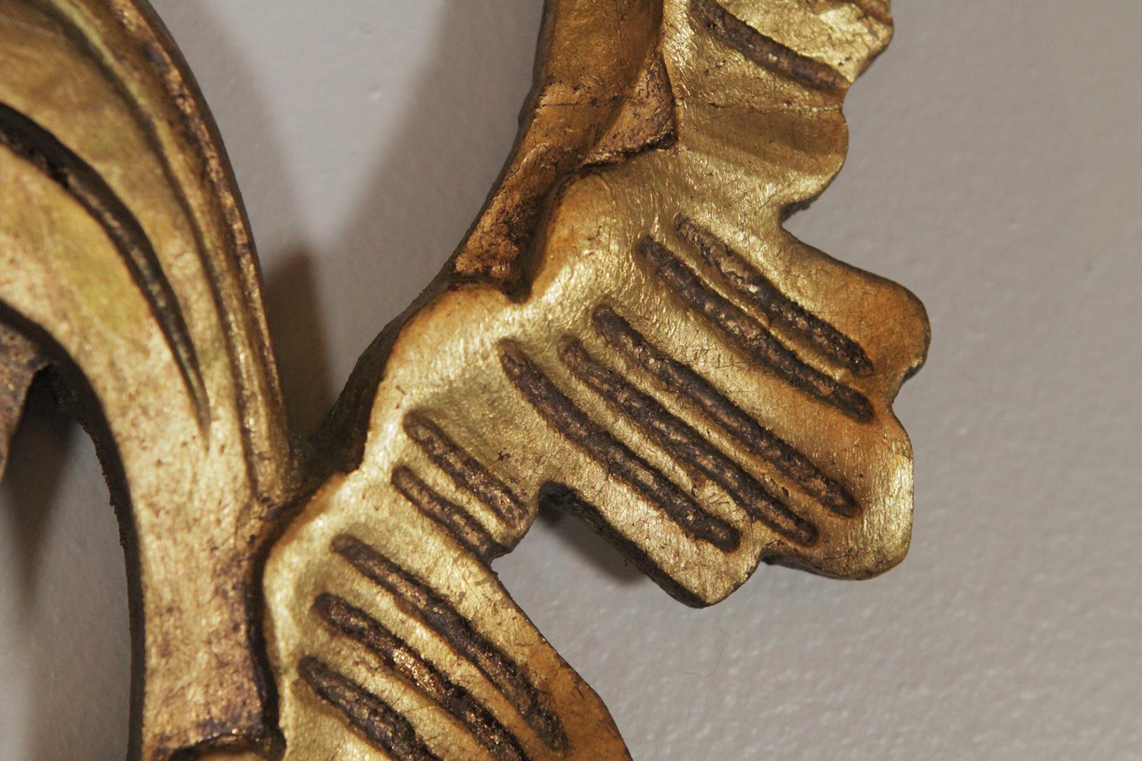 Rococo Miroir en bois sculpté de style rococo:: doré et doré:: fabriqué en Espagne en vente