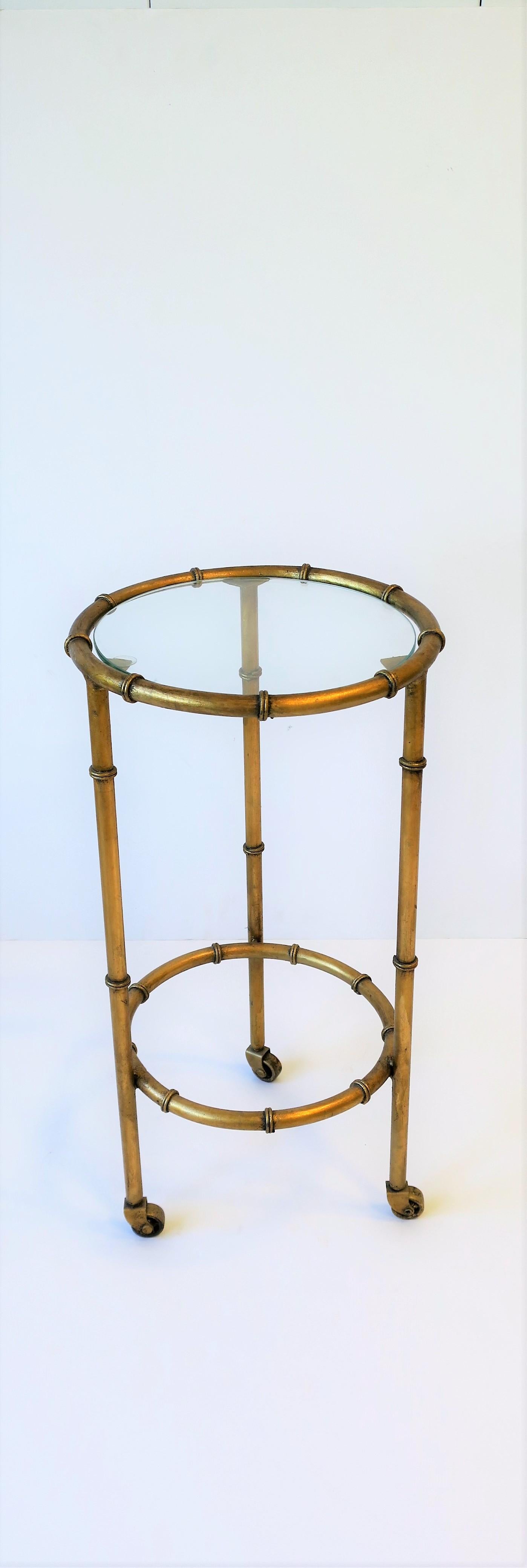 Gold Gilt Round Side or Drinks Table In Good Condition In New York, NY