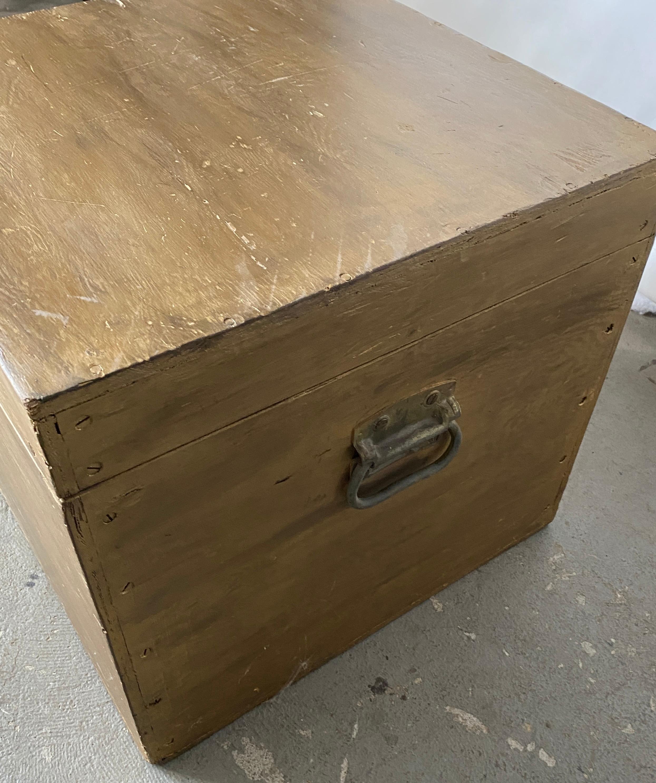 Gold Gilt Trunk or Box Table In Good Condition For Sale In Sheffield, MA