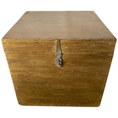 Trunk- oder Boxtisch aus vergoldetem Gold