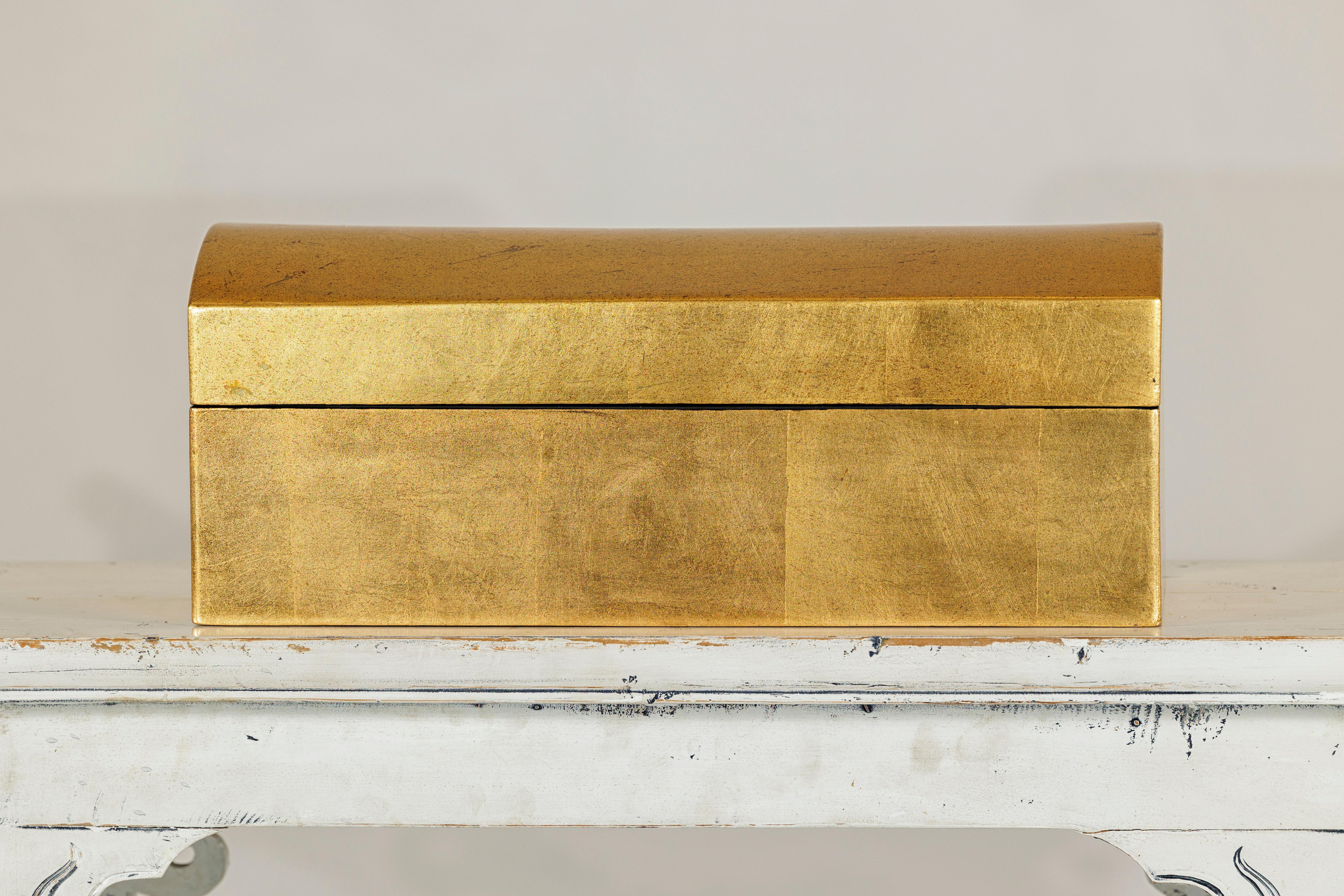 Gold Gilt Wooden Decorative Treasure Box with Gently Arched Lid im Angebot 3