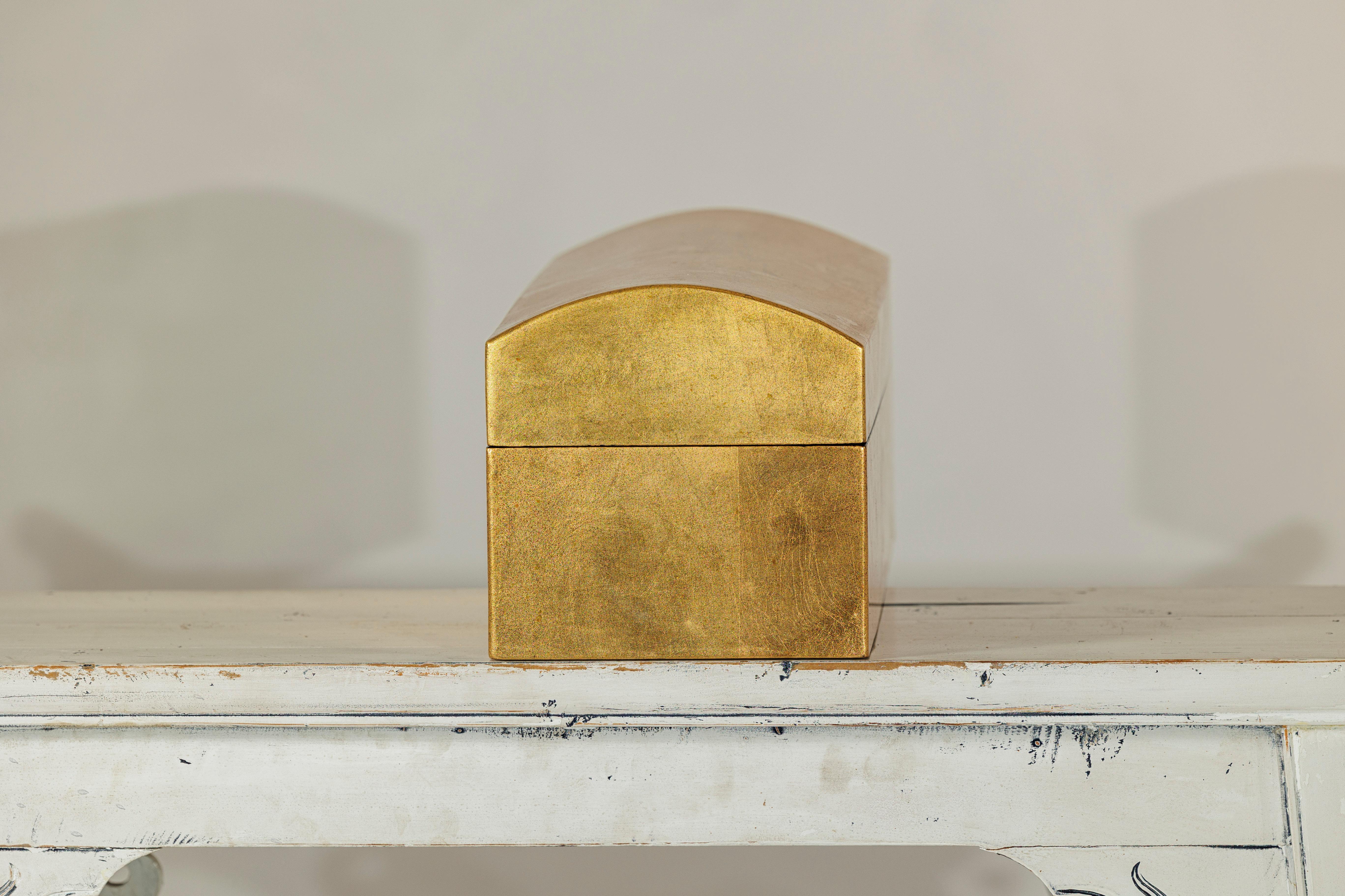 Gold Gilt Wooden Decorative Treasure Box with Gently Arched Lid im Angebot 4