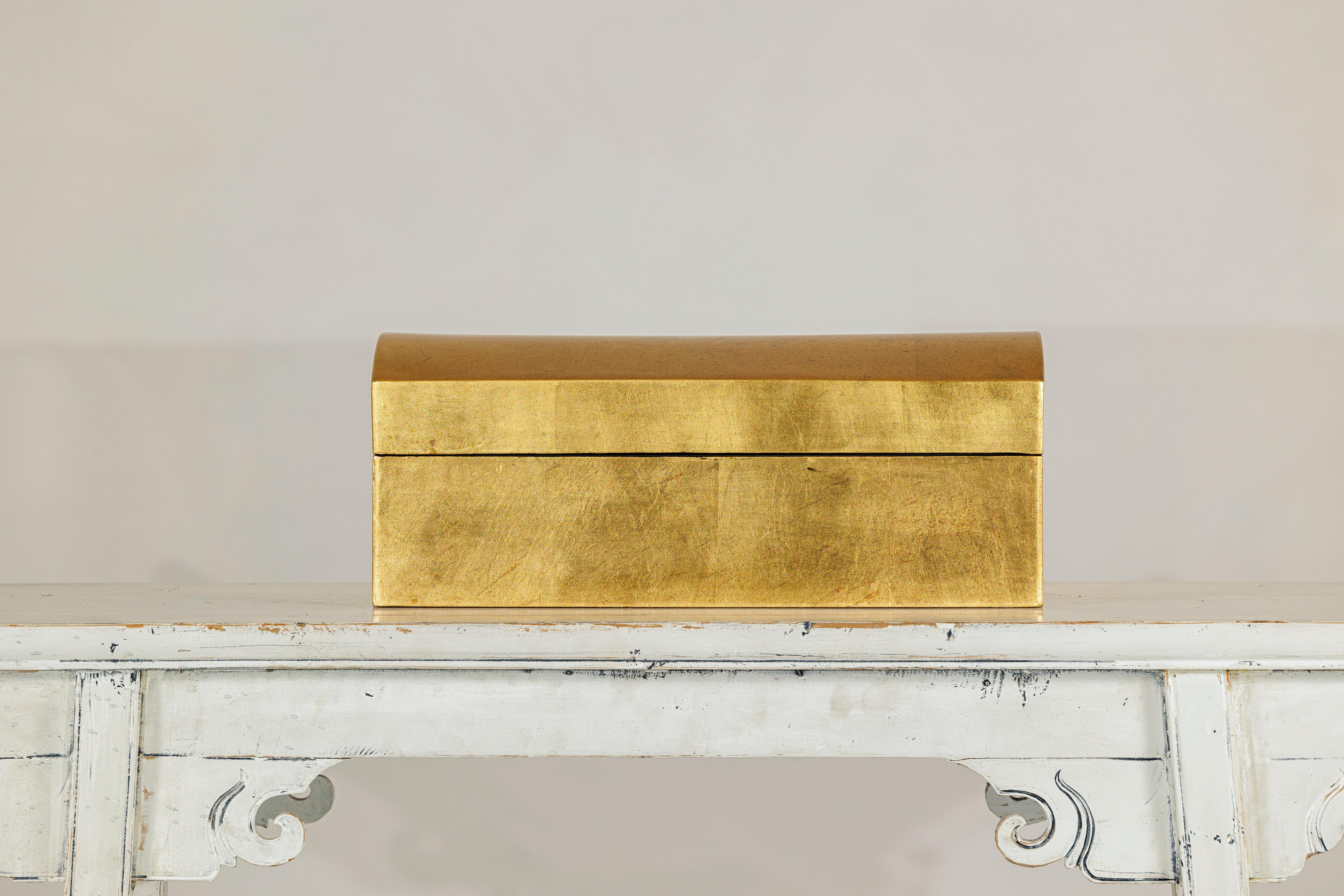 Gold Gilt Wooden Decorative Treasure Box with Gently Arched Lid im Angebot 8