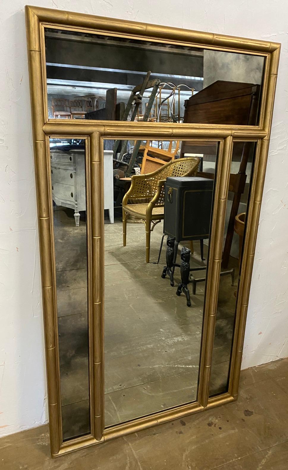 20ième siècle Miroir en bois doré et doré et faux bambou en vente