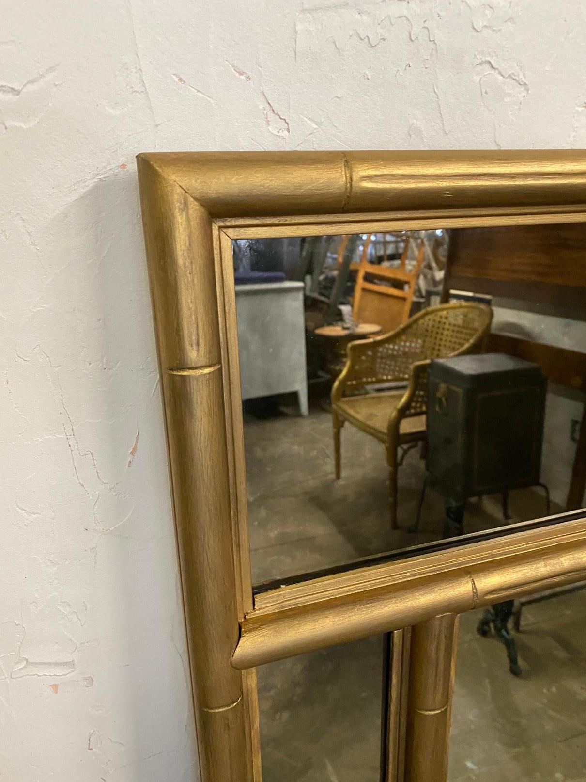 Miroir en bois doré et doré et faux bambou en vente 1