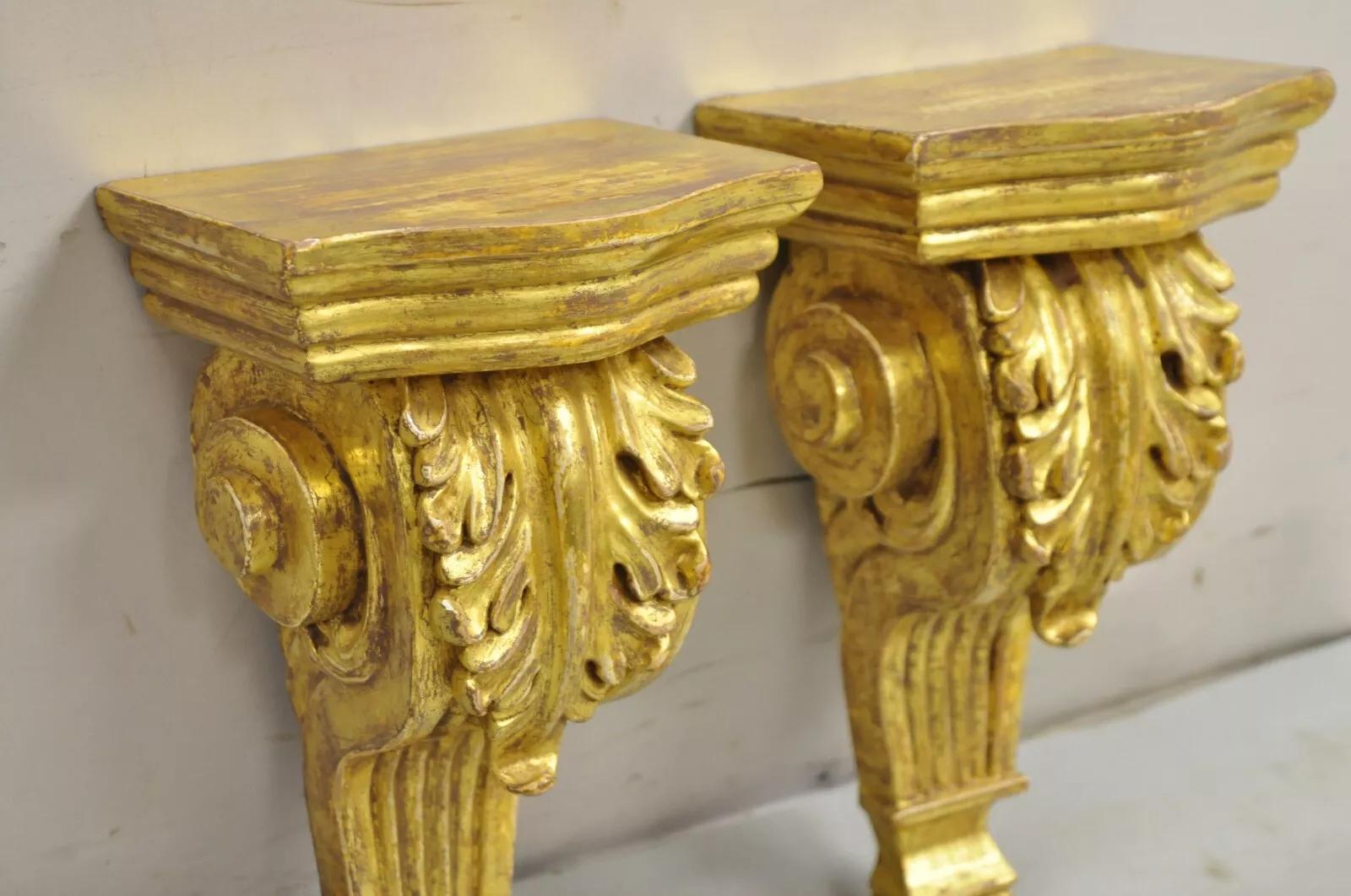 Gold Giltwood French Louis XV Style Wood Acanthus Corbel Small Wall Shelf - Pair In Good Condition For Sale In Philadelphia, PA