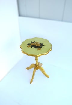 Tavolino smerlato in legno dorato con piano floreale, fine XX secolo