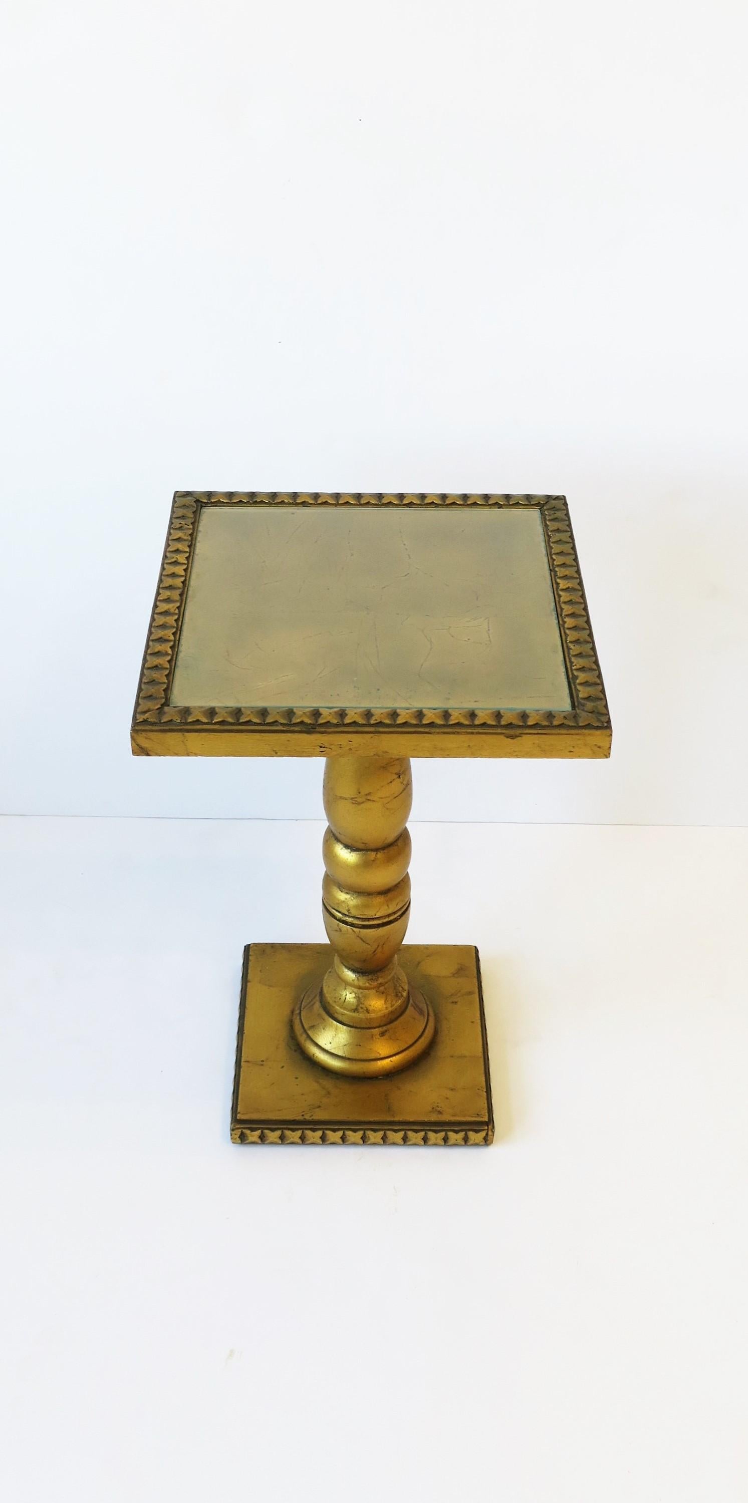 Gold Giltwood Side Drinks Table, circa 1960s In Good Condition For Sale In New York, NY