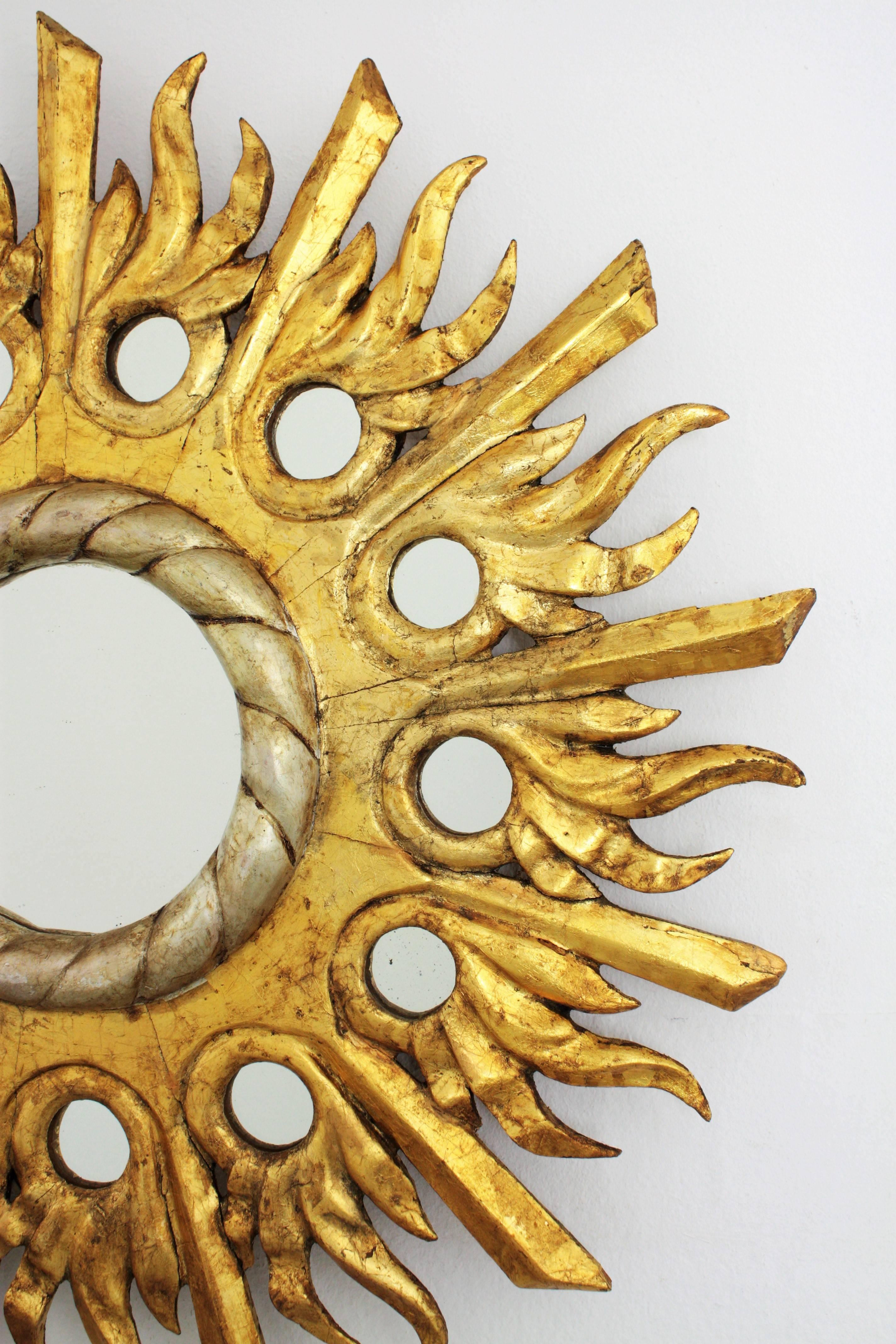 Gilt Silvered Sunburst Mirror, Carved Wood and Round Mirror Inlays In Good Condition For Sale In Barcelona, ES