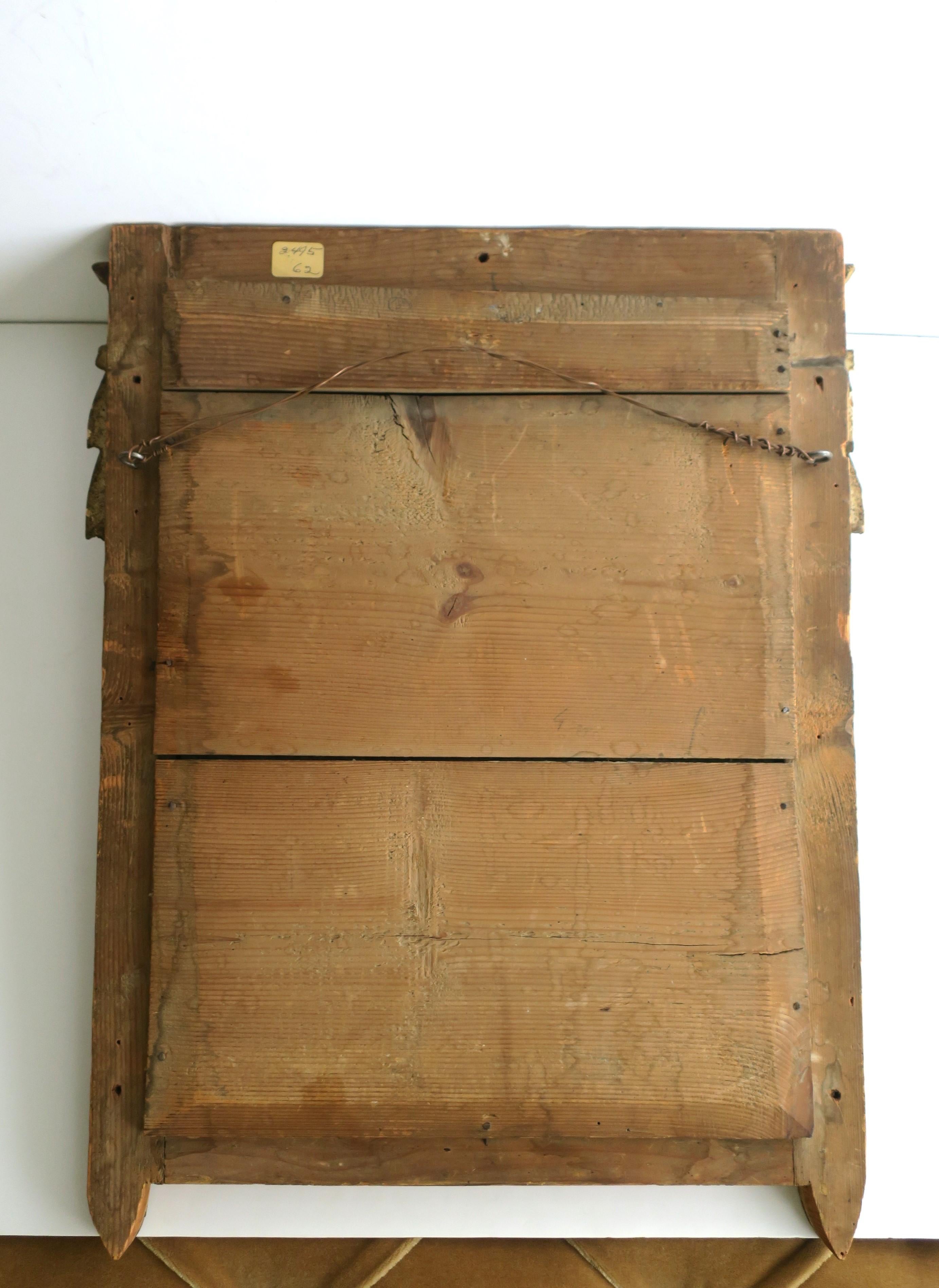 Specchio da parete in legno dorato in stile neoclassico in vendita 4