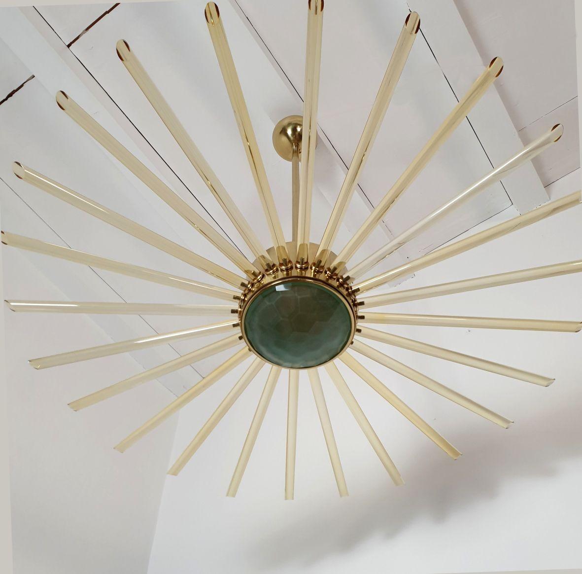 Glass and Brass Sputnik Chandelier, Italy In Excellent Condition For Sale In Dallas, TX