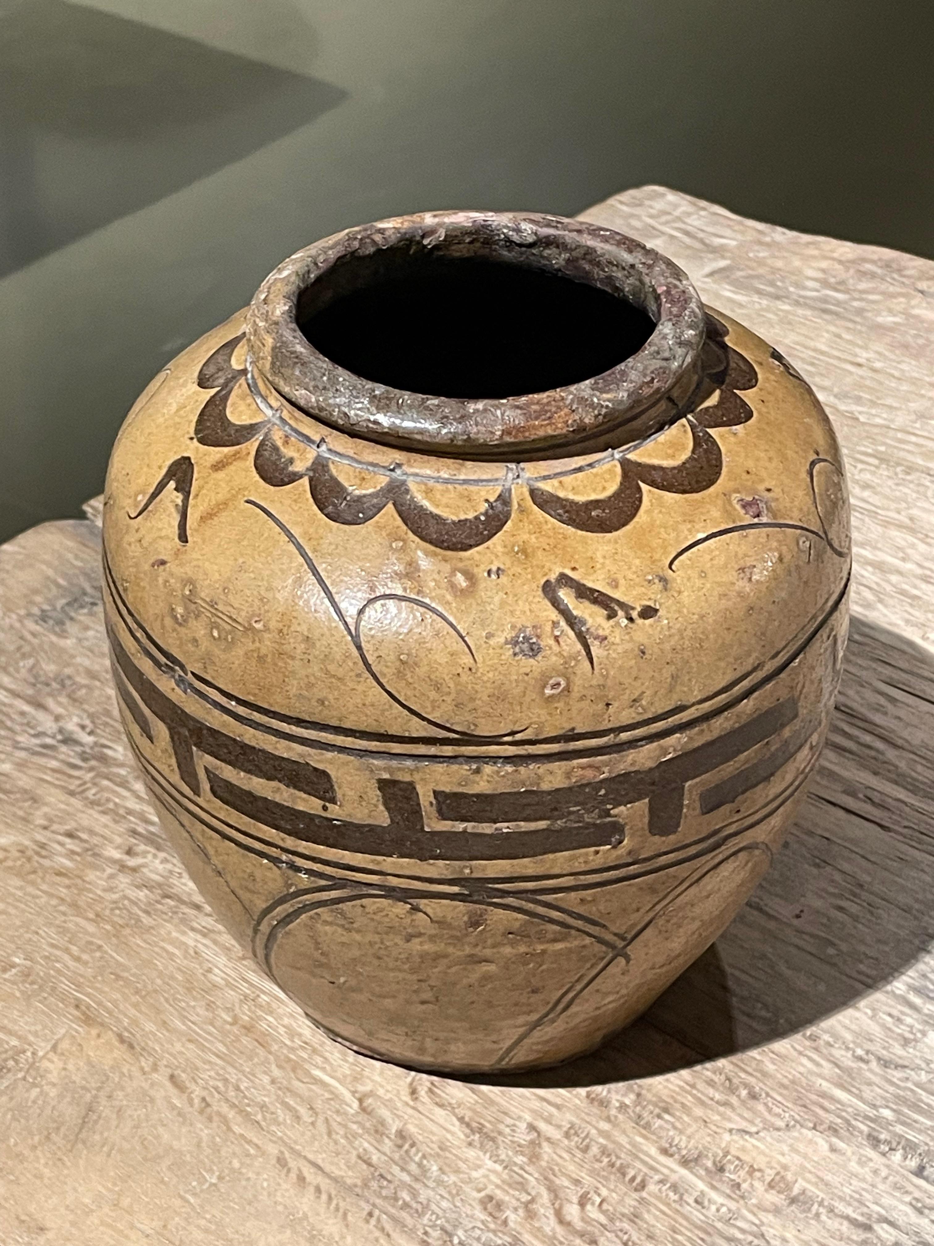 19th century Chinese gold glaze classic shape vase.
Decorative geometric design.
Natural weathered patina and wear.
Part of a large collection.
ARRIVING APRIL