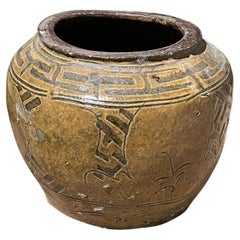 Runde Vase mit Goldglasur in Hockenform, China, 19. Jahrhundert