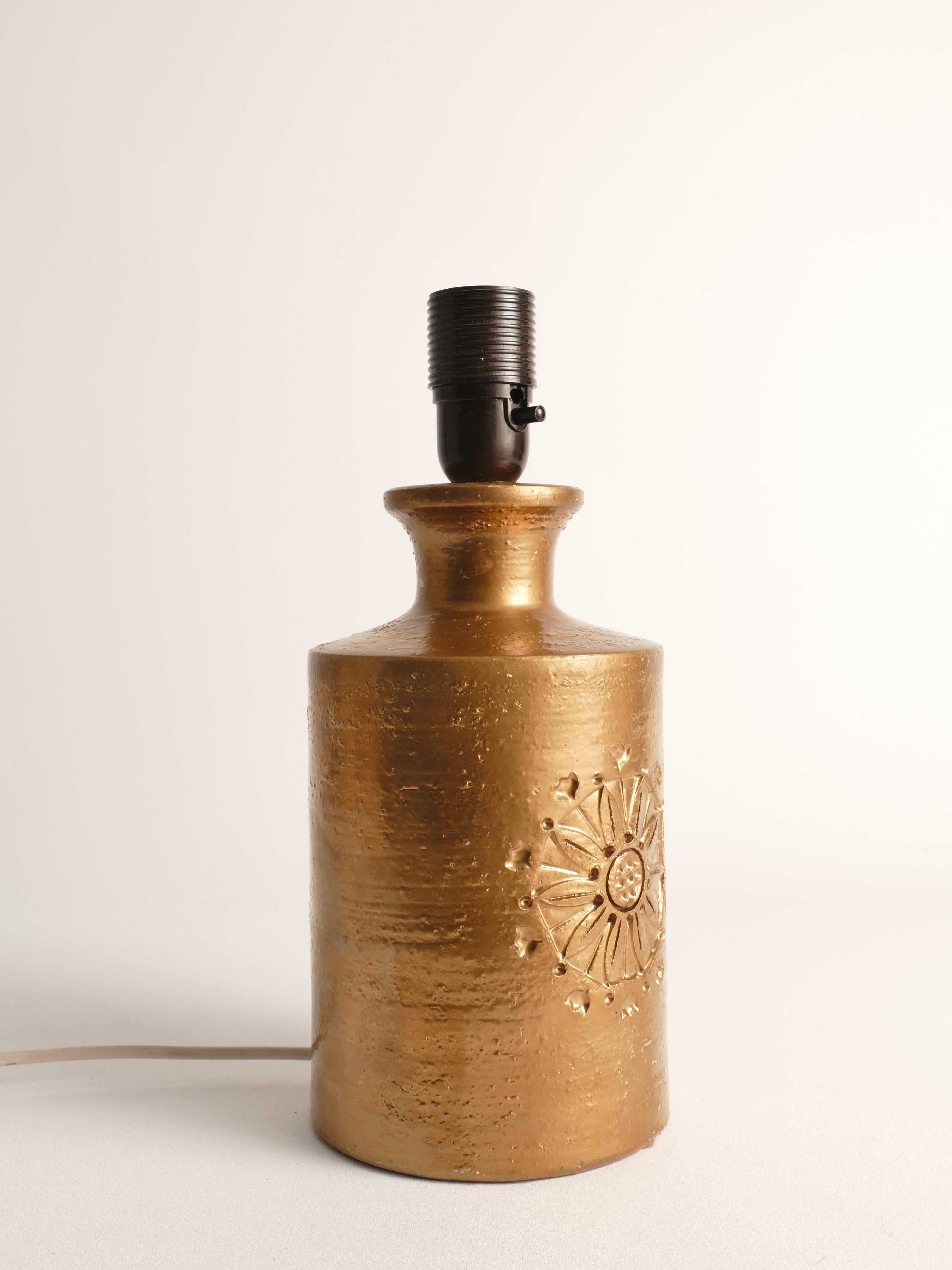 Fait main Lampe de table en céramique émaillée or de Bitossi pour Bergboms, années 1970 en vente