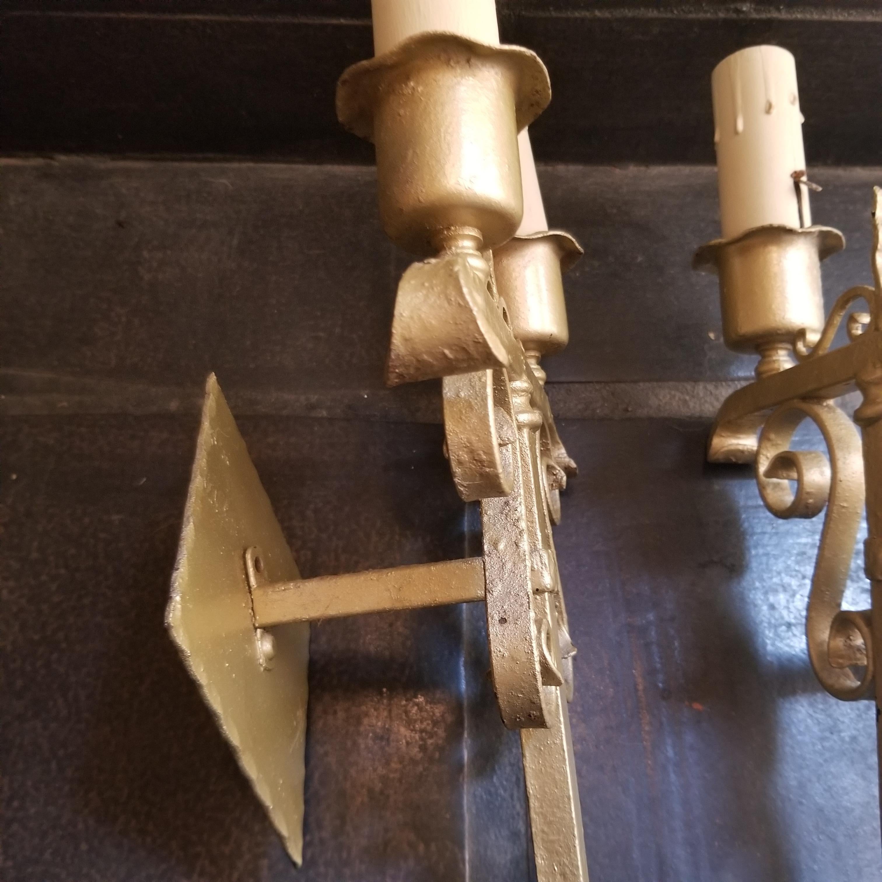 Candelabra Sconce
1960s pair of vintage gold gothic wrought iron scrolled candelabra electric wall sconces.
Strong firm and sturdy. Ideal as decorative garden stake.
Each sconce measures approximately 20.25 Tall x 4 Deep x 8 wide