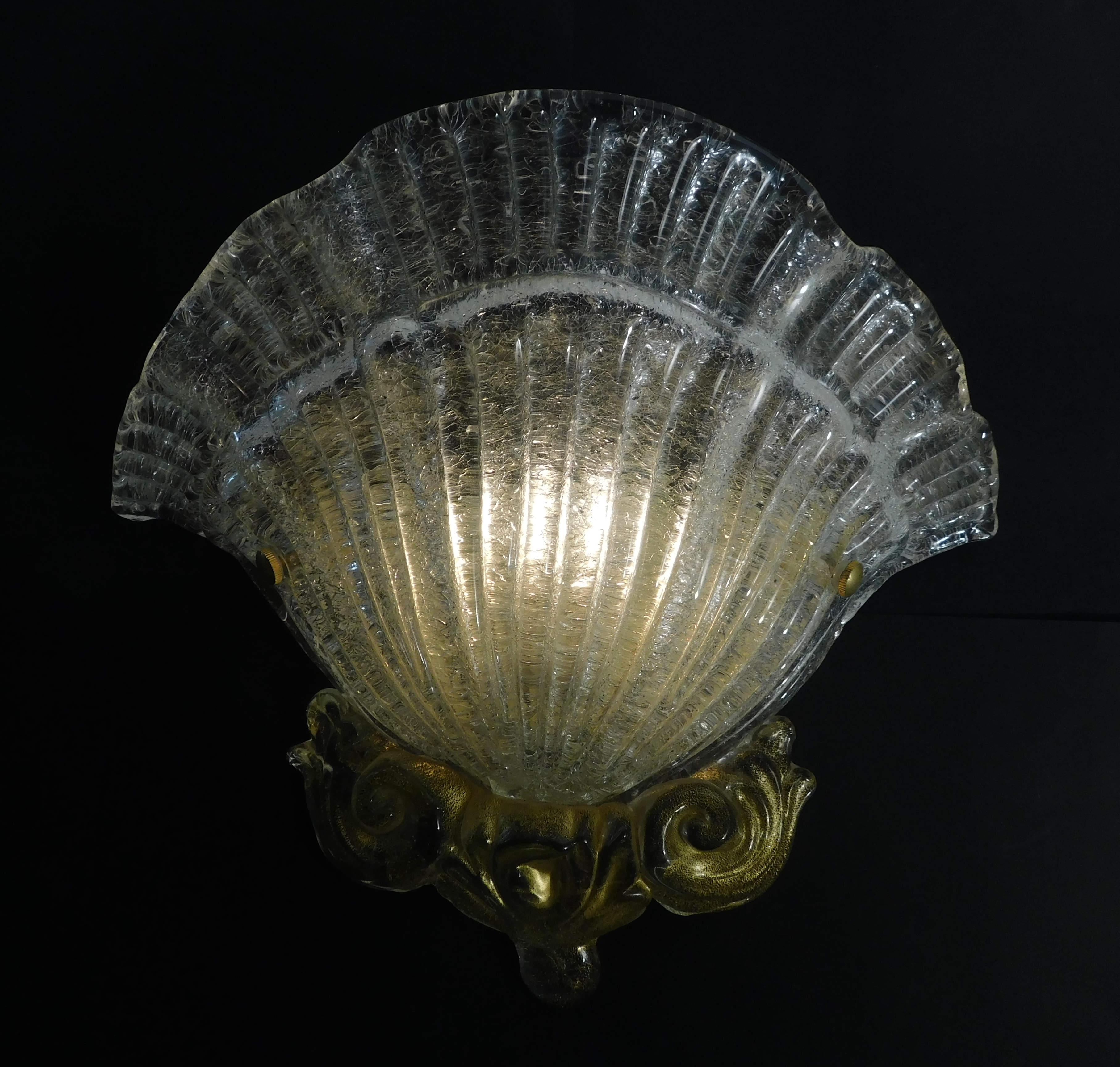 Applique a ventaglio Graniglia oro In condizioni buone in vendita a Los Angeles, CA