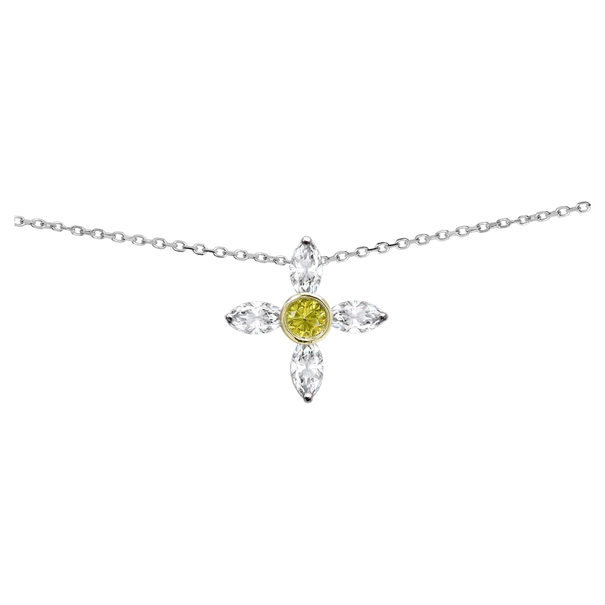 Pendentif ras du cou en or blanc 14 carats avec croix grecque marquise et diamants