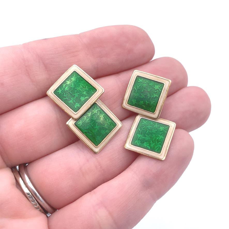 Green Enamel Double- sided Cufflinks In Excellent Condition For Sale In New York, NY