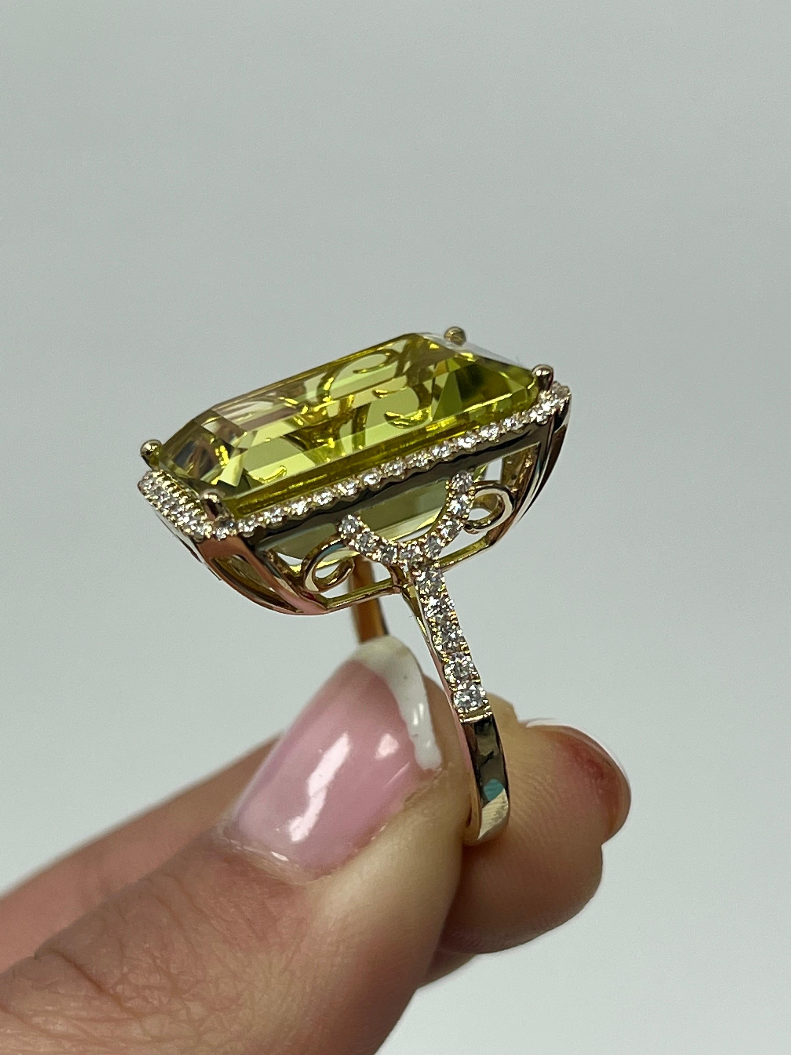 Modern Gold Green Quartz Yellow Gold Ring For Sale