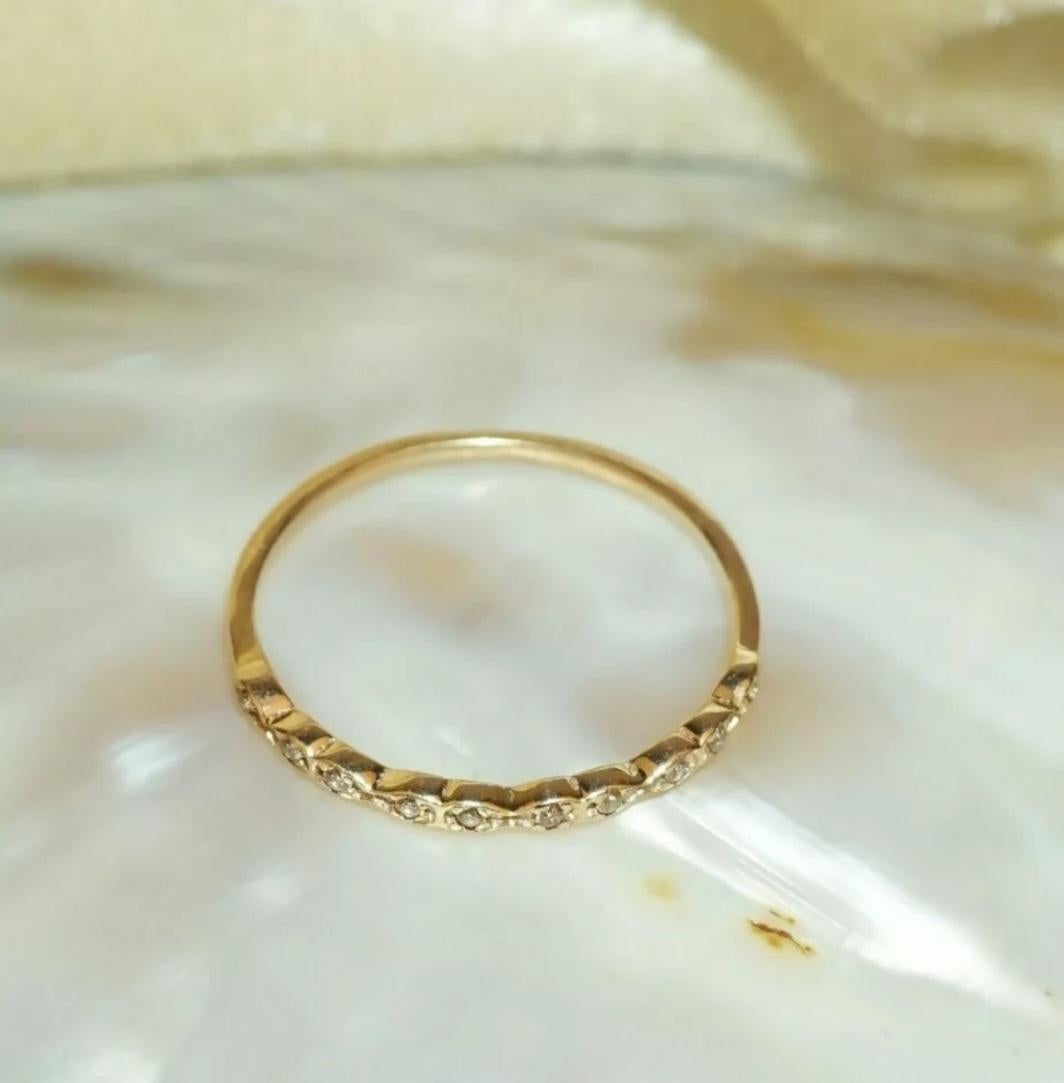 Taille ronde Bague d'éternité en or 14 carats avec diamants et anneau rond jaune 14 carats en vente