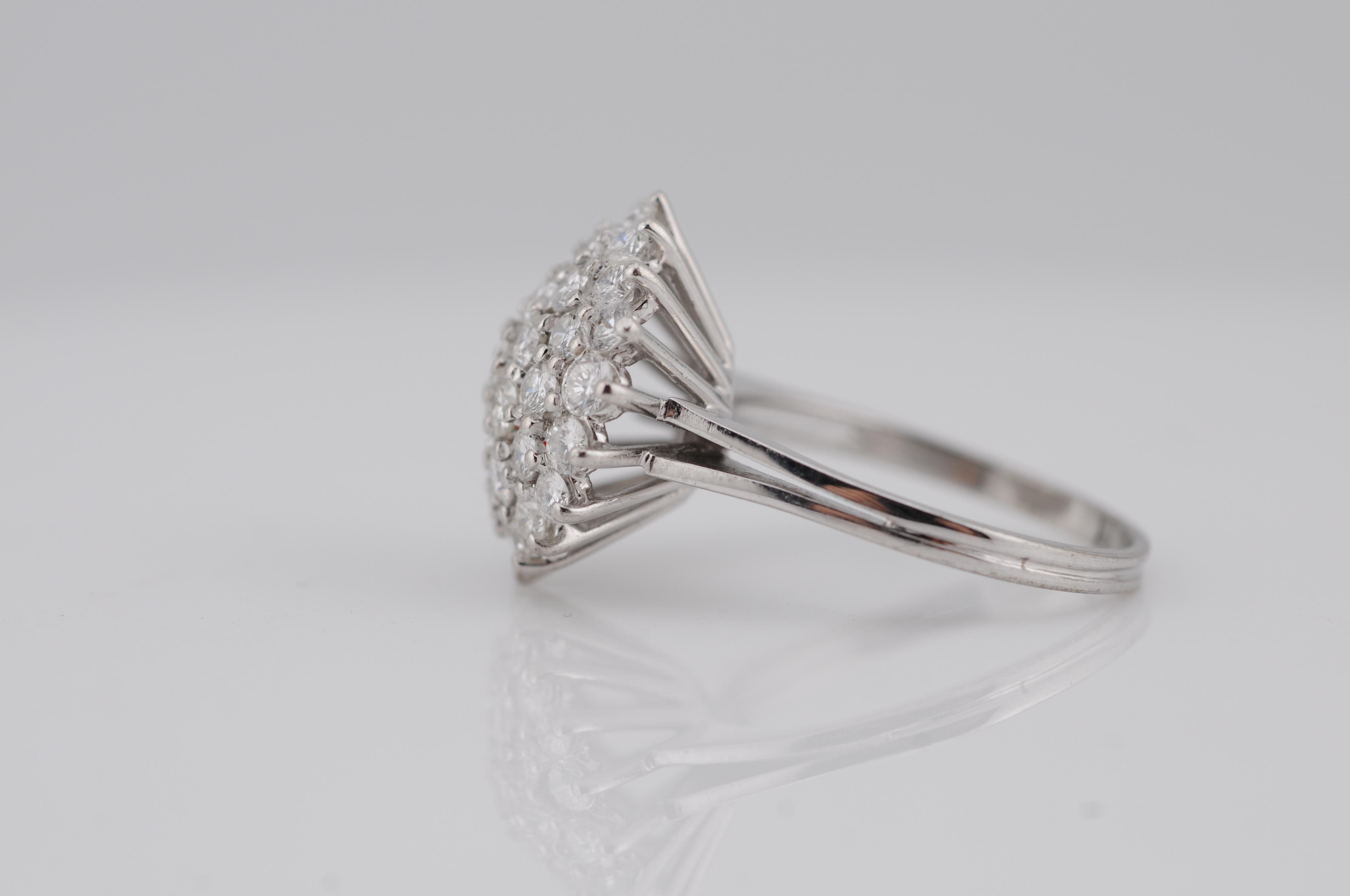 Anello aureola in oro con diamanti di alta qualità 14k WG In condizioni buone in vendita a Berlin, BE