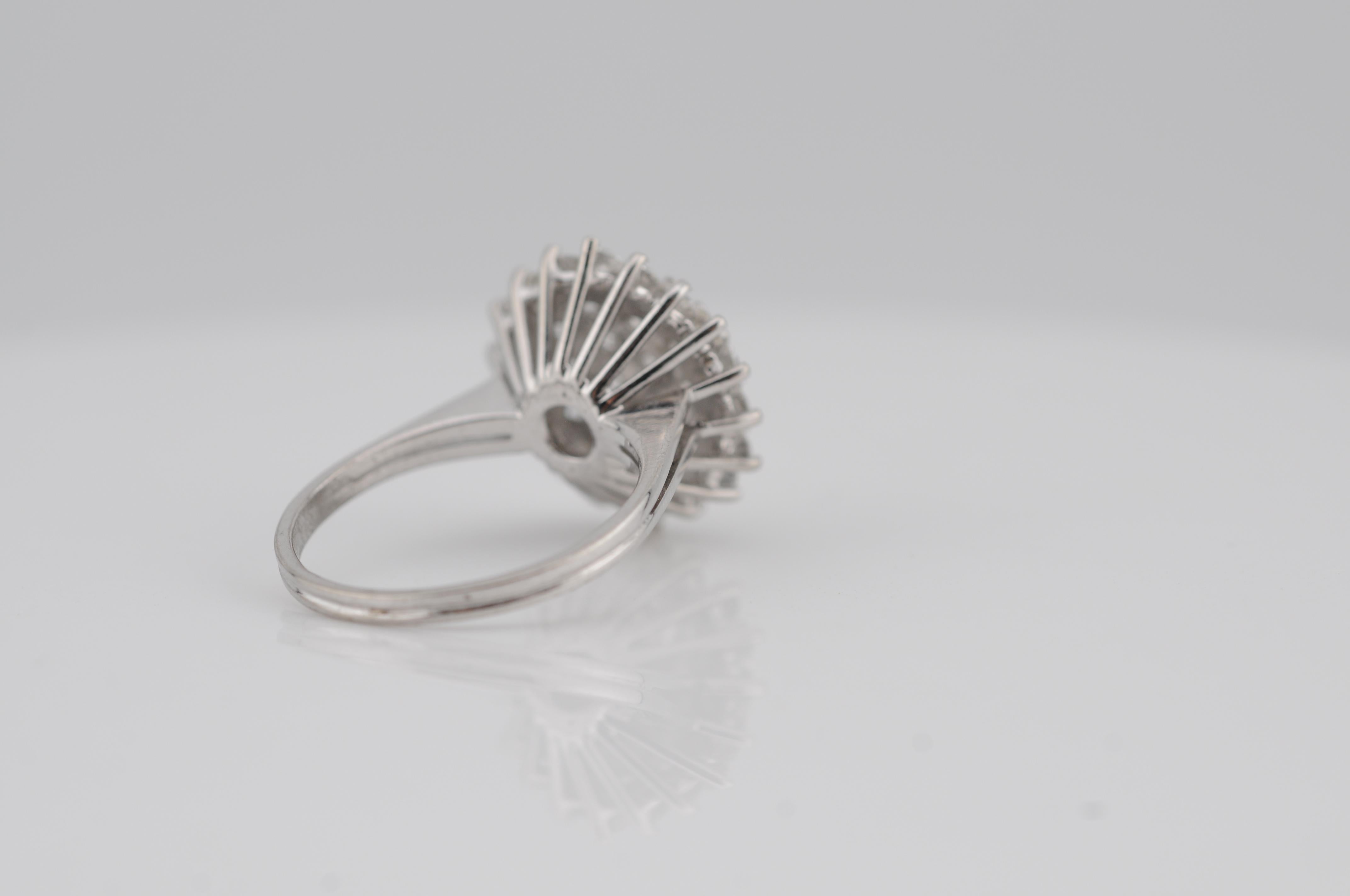 Anello aureola in oro con diamanti di alta qualità 14k WG in vendita 2