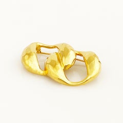 Gold Hammered Texture Interlocking Links Brooch, 1980s