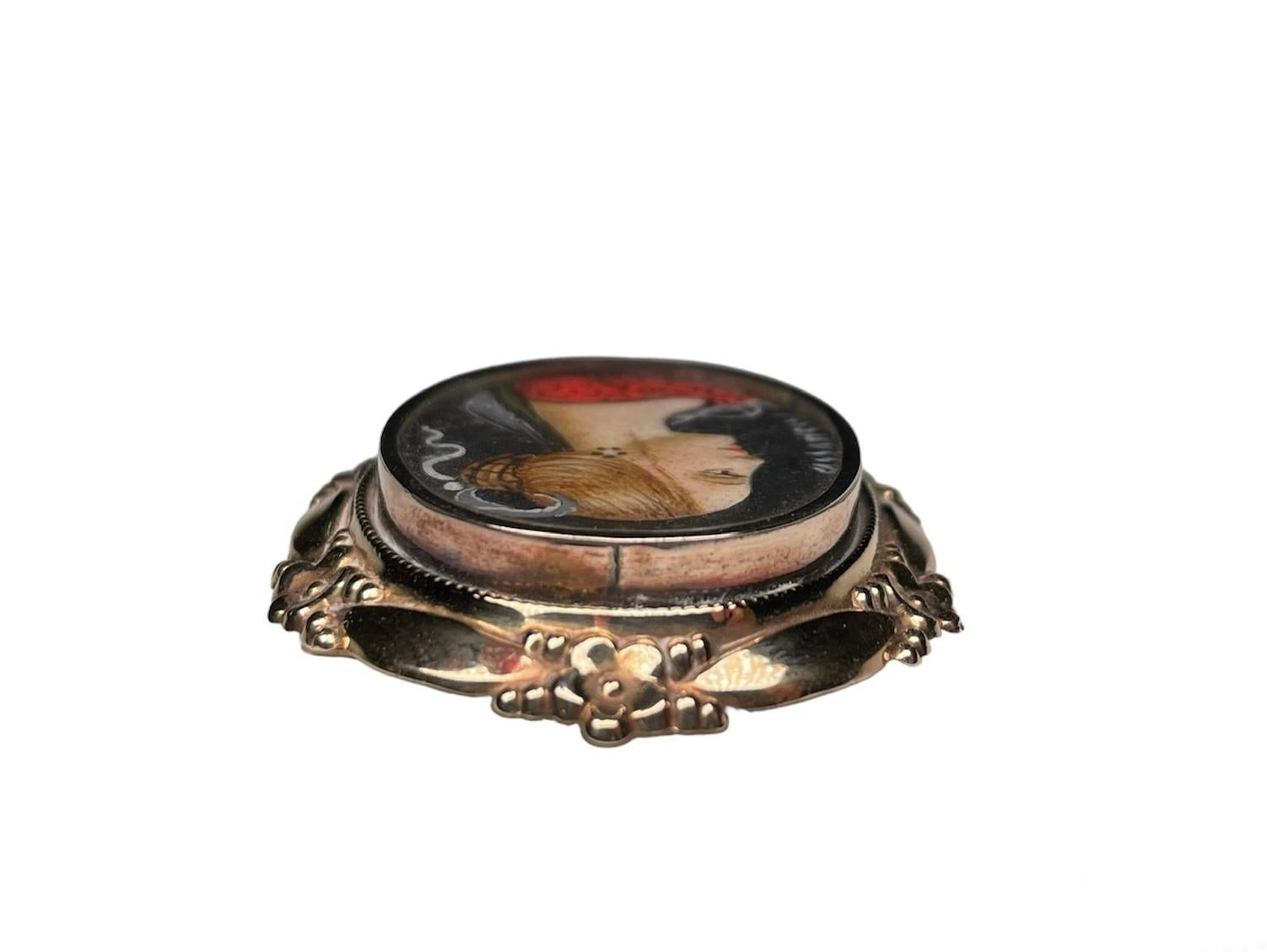 18 Kt Gold Hand Painted Miniature Lady Portrait Brooch In Good Condition For Sale In Guaynabo, PR