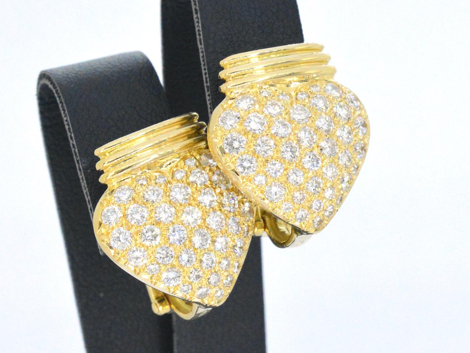 Contemporary Gold heart earrings with diamond For Sale