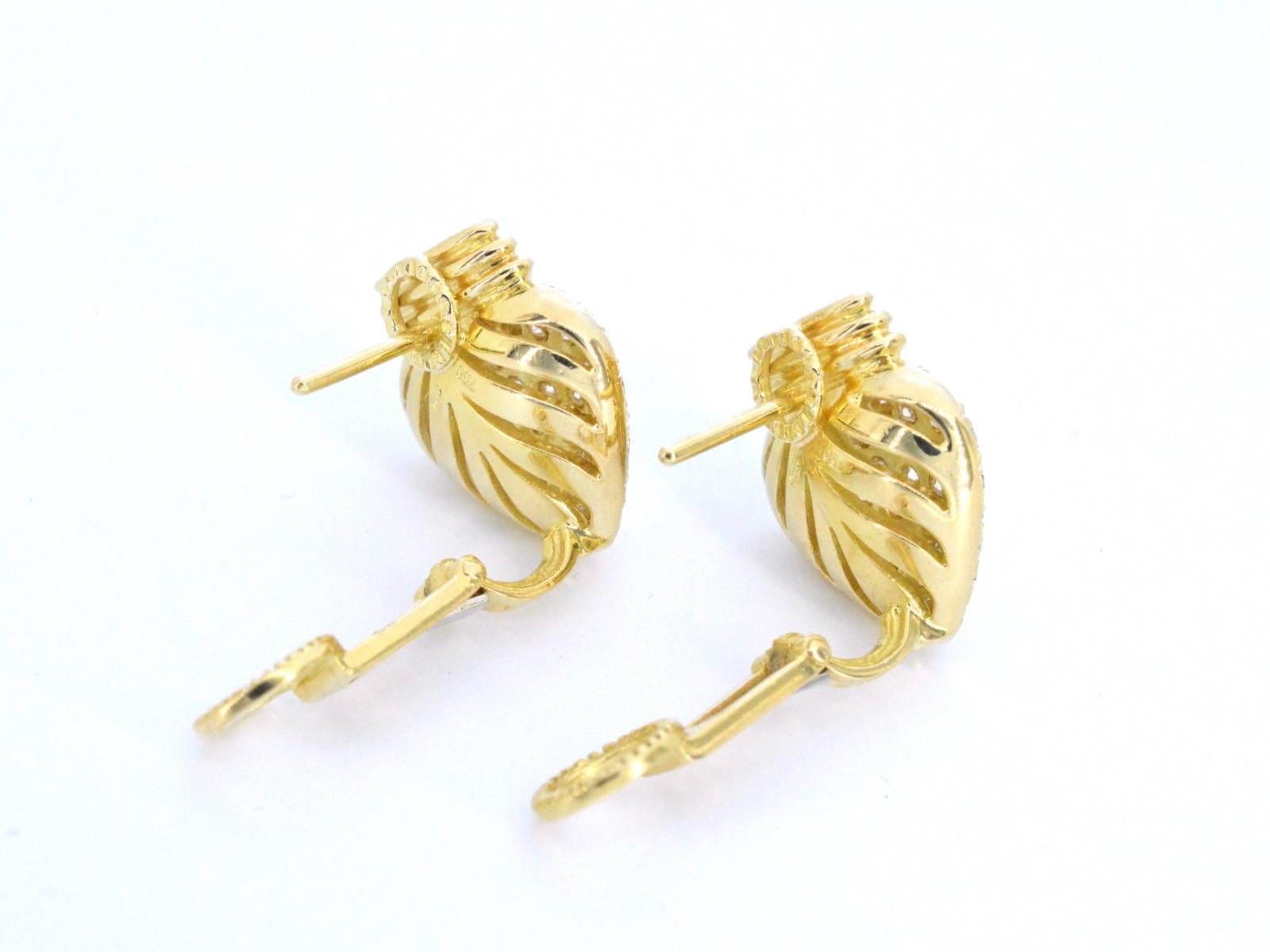 Women's Gold heart earrings with diamond For Sale