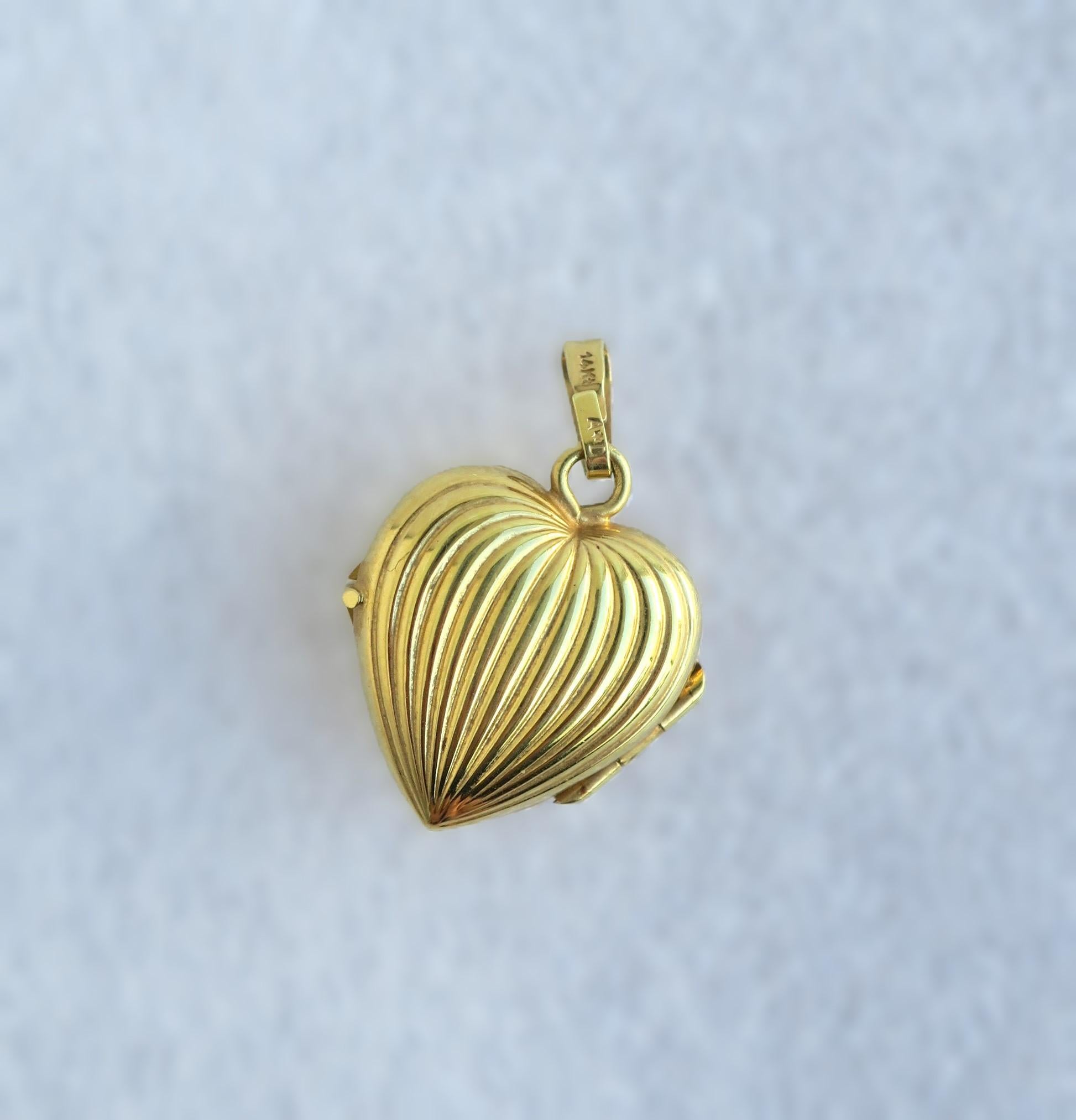 Ciondolo a forma di cuore in oro in vendita 6