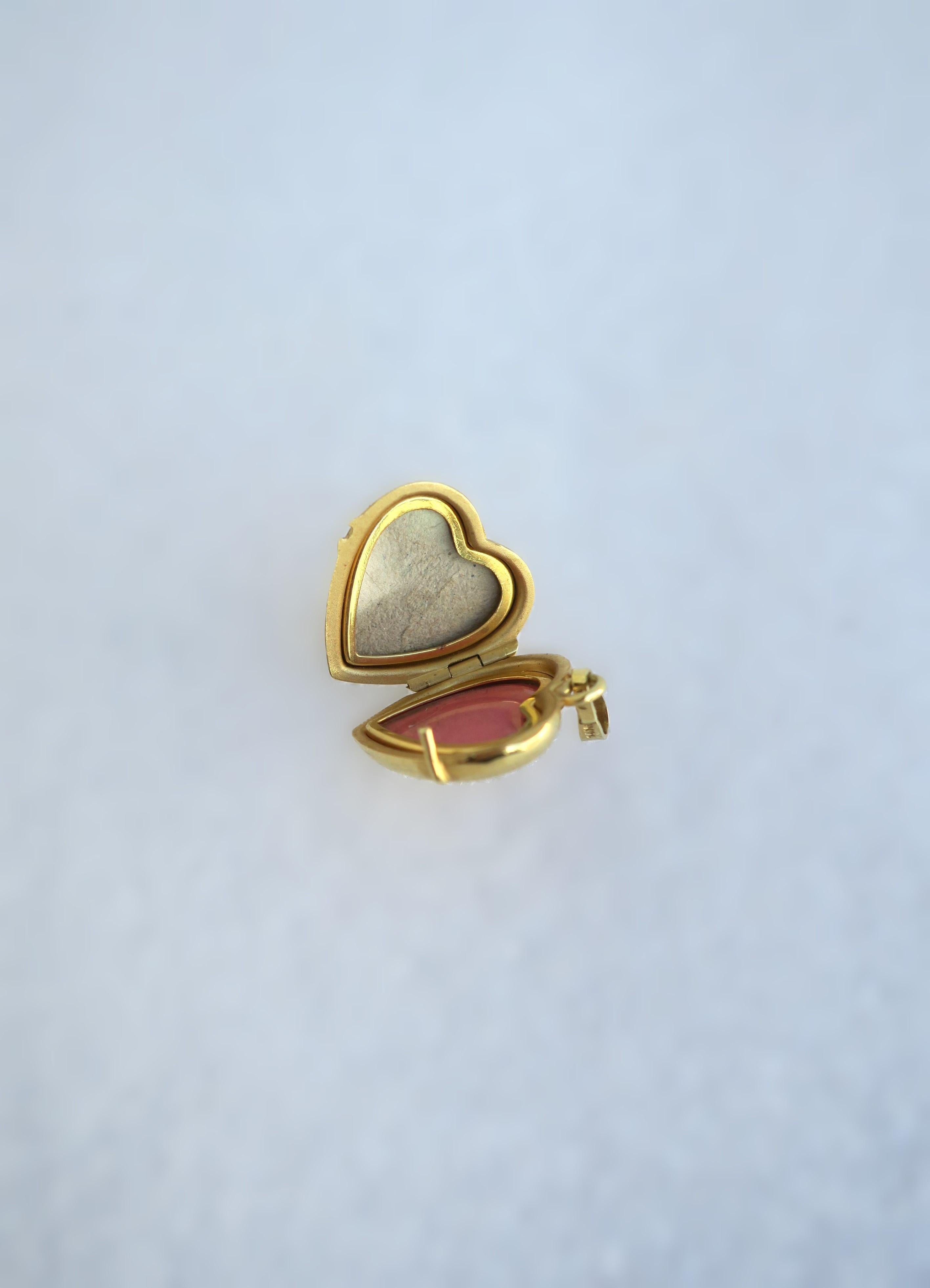 Ciondolo a forma di cuore in oro in vendita 5
